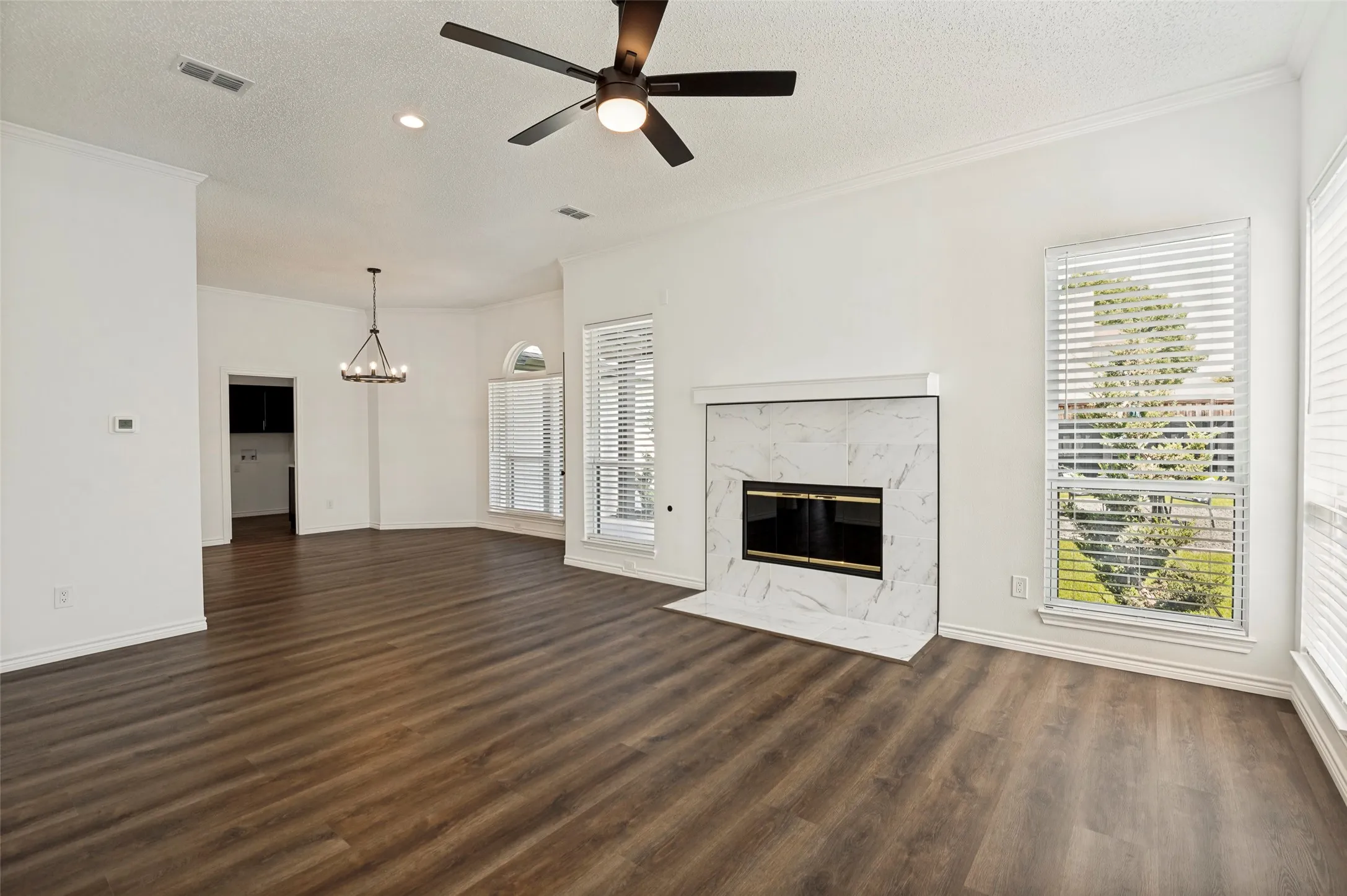 Single Family Residence For Sale in Denton County , 1420 Dudley Drive, Carrollton, Texas 75007, 4 Bedroom, 3 Bathroom, 2 Garage spaces, 2,639 Sqft, built in 1991, mls#21257061, Real Estate Agent in Carrollton, Homes For Sale in Denton county, Homes For Sale in Carrollton, Realtor in Carrollton Texas, Real Estate Brokerage Independent Realty Texas, Luminita Cordes Realtor