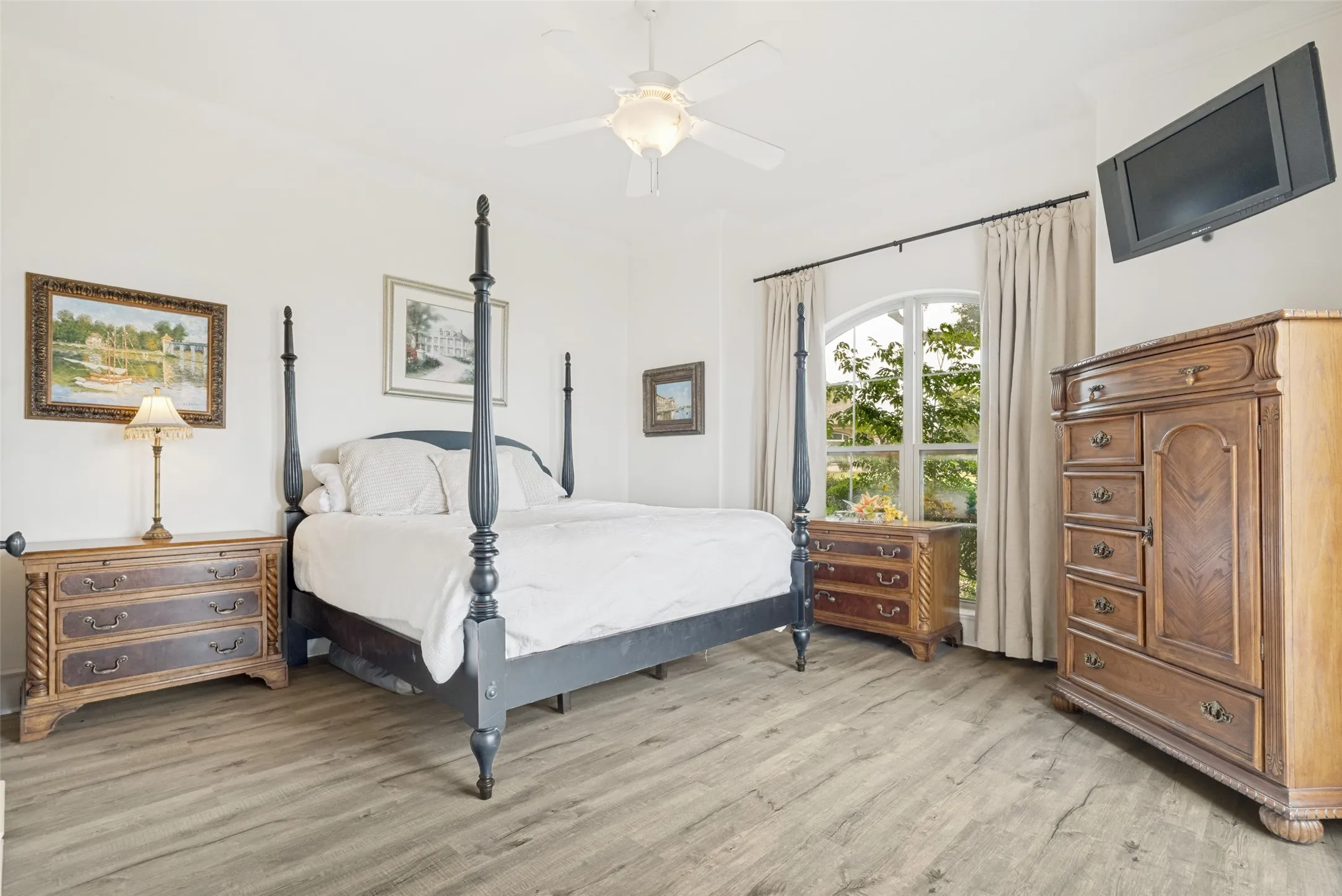 Single Family Residence For Sale in Hill County , 1237 Overlook Court, Whitney, Texas 76692, 4 Bedroom, 7 Bathroom, 2 Garage spaces, 4,180 Sqft, built in 2005, Price $1,495,000, mls#21259130, Real Estate Agent in Whitney, Homes For Sale in Hill county, Homes For Sale in Whitney, Realtor in Whitney Texas, Real Estate Brokerage Independent Realty Texas, Luminita Cordes Realtor