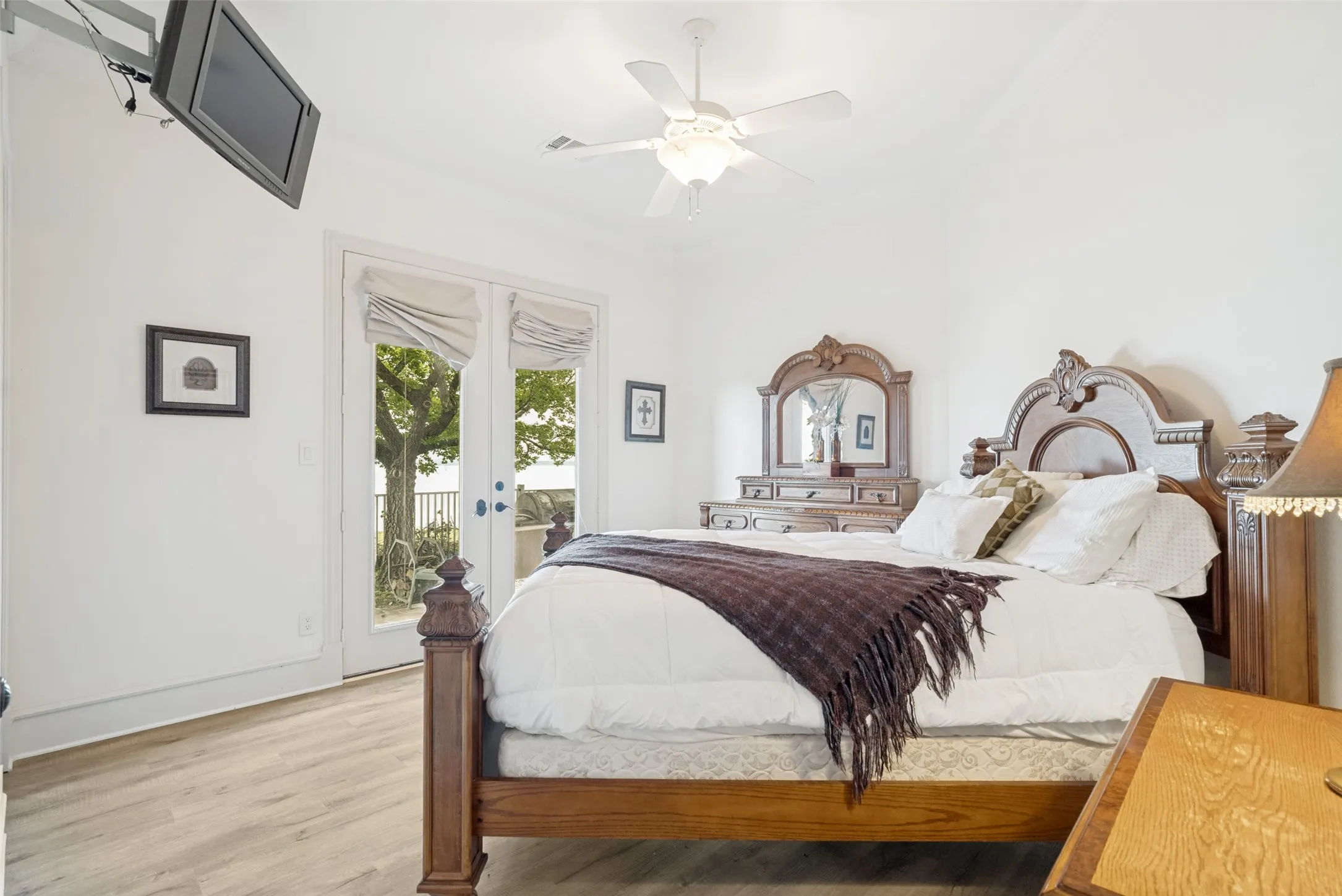 Single Family Residence For Sale in Hill County , 1237 Overlook Court, Whitney, Texas 76692, 4 Bedroom, 7 Bathroom, 2 Garage spaces, 4,180 Sqft, built in 2005, Price $1,495,000, mls#21259130, Real Estate Agent in Whitney, Homes For Sale in Hill county, Homes For Sale in Whitney, Realtor in Whitney Texas, Real Estate Brokerage Independent Realty Texas, Luminita Cordes Realtor