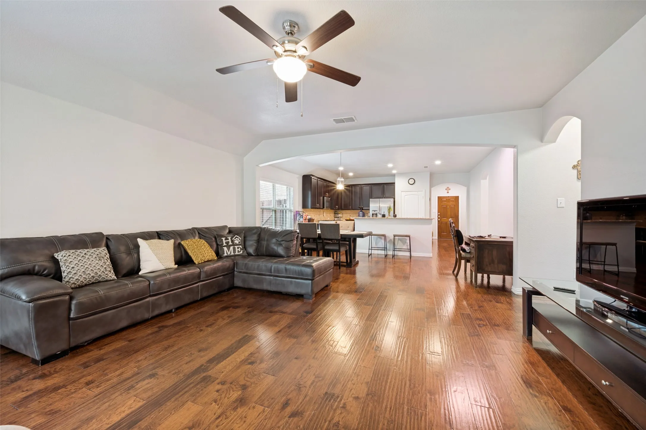 Single Family Residence For Sale in Denton County , 3405 Canyon Lake Drive, Little Elm, Texas 75068, 3 Bedroom, 2 Bathroom, 2 Garage spaces, 1,912 Sqft, built in 2014, mls#21260262, Real Estate Agent in Little Elm, Homes For Sale in Denton county, Homes For Sale in Little Elm, Realtor in Little Elm Texas, Real Estate Brokerage Independent Realty Texas, Luminita Cordes Realtor