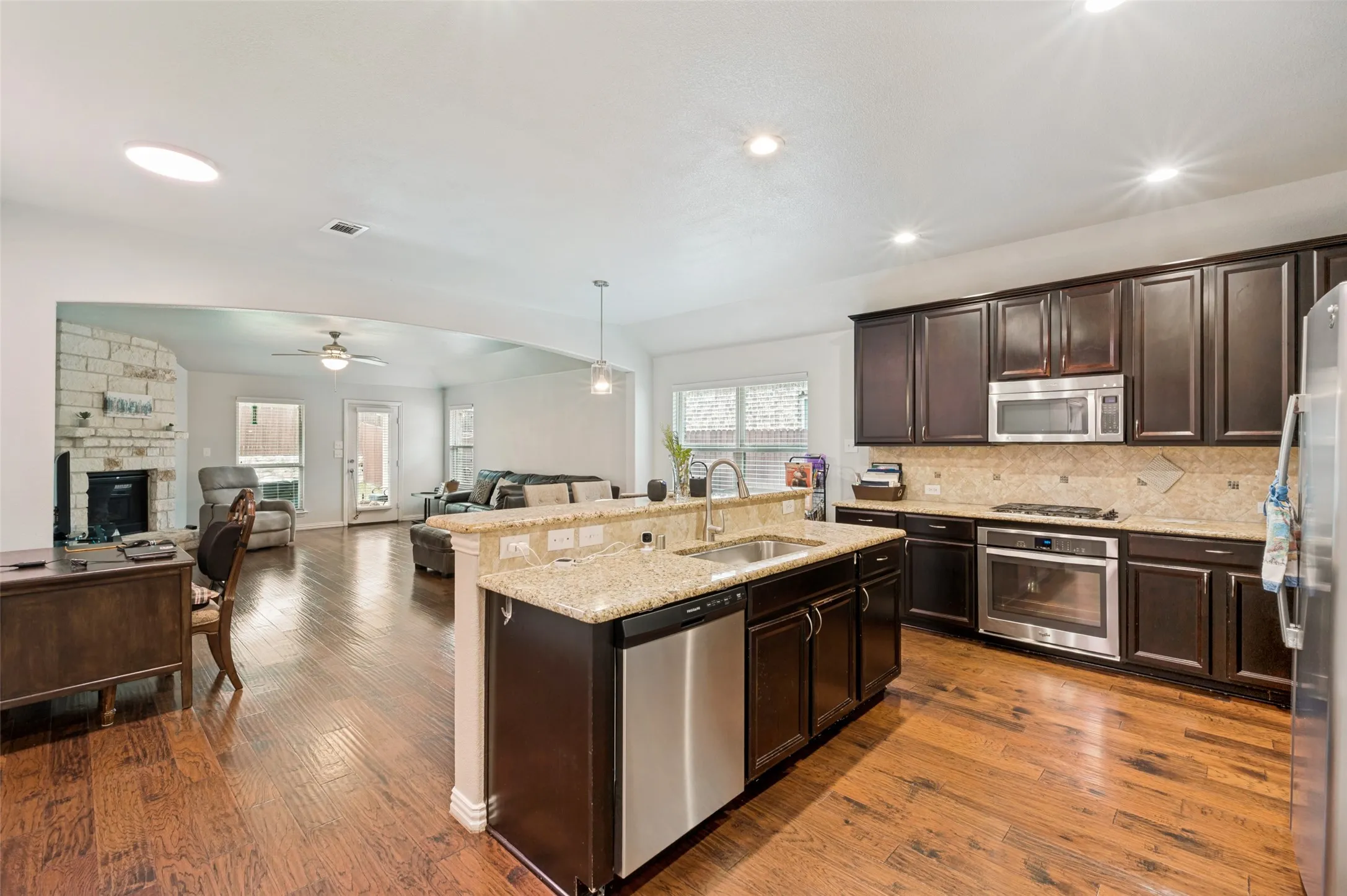 Single Family Residence For Sale in Denton County , 3405 Canyon Lake Drive, Little Elm, Texas 75068, 3 Bedroom, 2 Bathroom, 2 Garage spaces, 1,912 Sqft, built in 2014, mls#21260262, Real Estate Agent in Little Elm, Homes For Sale in Denton county, Homes For Sale in Little Elm, Realtor in Little Elm Texas, Real Estate Brokerage Independent Realty Texas, Luminita Cordes Realtor
