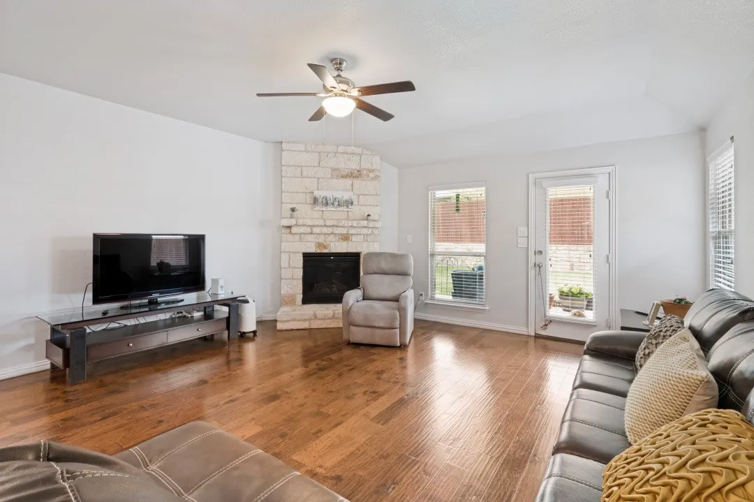 Single Family Residence For Sale in Denton County , 3405 Canyon Lake Drive, Little Elm, Texas 75068, 3 Bedroom, 2 Bathroom, 2 Garage spaces, 1,912 Sqft, built in 2014, mls#21260262, Real Estate Agent in Little Elm, Homes For Sale in Denton county, Homes For Sale in Little Elm, Realtor in Little Elm Texas, Real Estate Brokerage Independent Realty Texas, Luminita Cordes Realtor