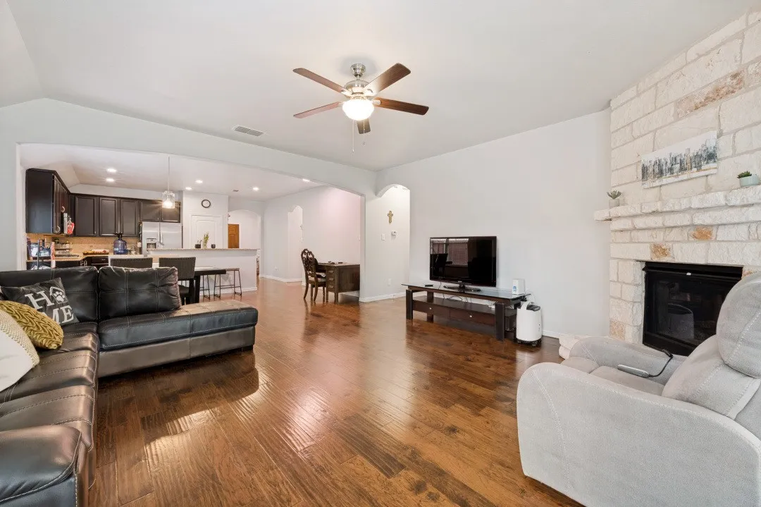 Single Family Residence For Sale in Denton County , 3405 Canyon Lake Drive, Little Elm, Texas 75068, 3 Bedroom, 2 Bathroom, 2 Garage spaces, 1,912 Sqft, built in 2014, mls#21260262, Real Estate Agent in Little Elm, Homes For Sale in Denton county, Homes For Sale in Little Elm, Realtor in Little Elm Texas, Real Estate Brokerage Independent Realty Texas, Luminita Cordes Realtor