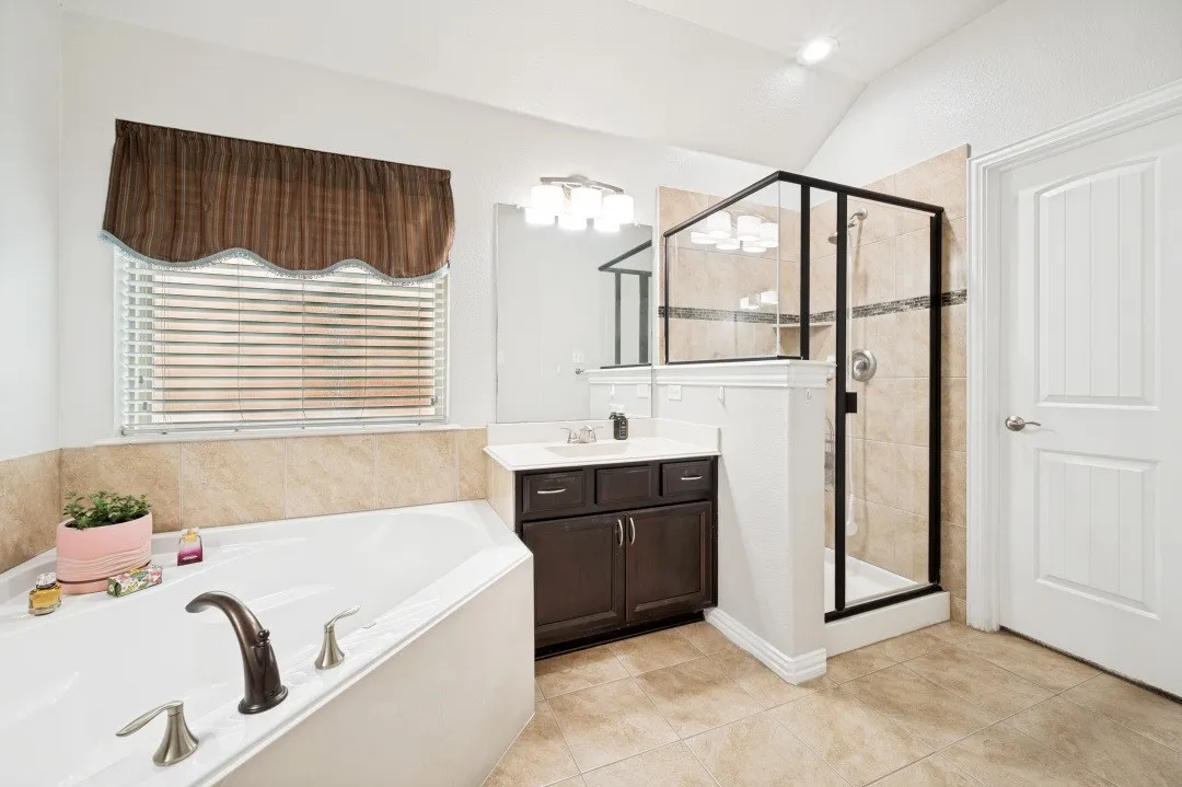 Single Family Residence For Sale in Denton County , 3405 Canyon Lake Drive, Little Elm, Texas 75068, 3 Bedroom, 2 Bathroom, 2 Garage spaces, 1,912 Sqft, built in 2014, mls#21260262, Real Estate Agent in Little Elm, Homes For Sale in Denton county, Homes For Sale in Little Elm, Realtor in Little Elm Texas, Real Estate Brokerage Independent Realty Texas, Luminita Cordes Realtor