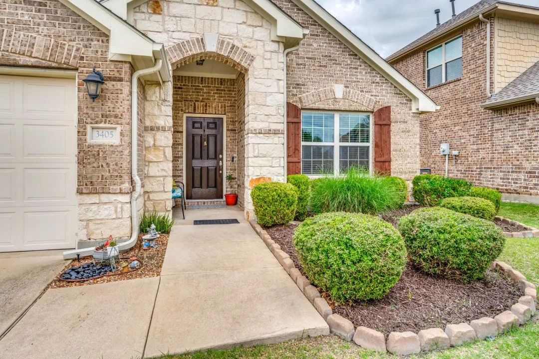 Single Family Residence For Sale in Denton County , 3405 Canyon Lake Drive, Little Elm, Texas 75068, 3 Bedroom, 2 Bathroom, 2 Garage spaces, 1,912 Sqft, built in 2014, mls#21260262, Real Estate Agent in Little Elm, Homes For Sale in Denton county, Homes For Sale in Little Elm, Realtor in Little Elm Texas, Real Estate Brokerage Independent Realty Texas, Luminita Cordes Realtor