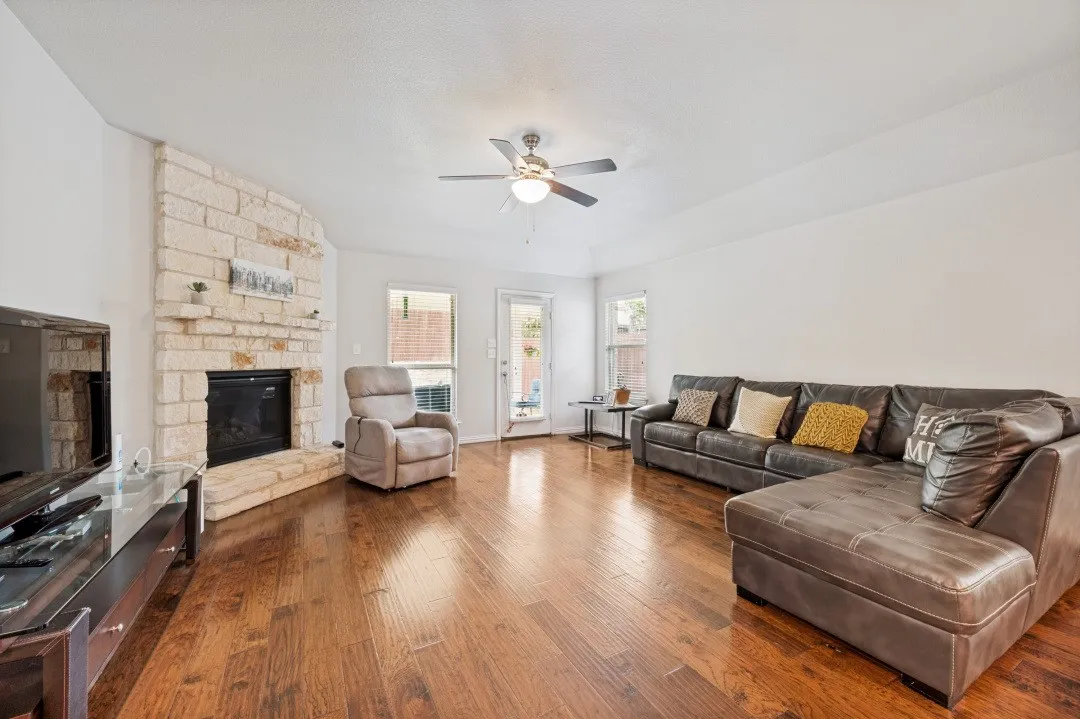 Single Family Residence For Sale in Denton County , 3405 Canyon Lake Drive, Little Elm, Texas 75068, 3 Bedroom, 2 Bathroom, 2 Garage spaces, 1,912 Sqft, built in 2014, mls#21260262, Real Estate Agent in Little Elm, Homes For Sale in Denton county, Homes For Sale in Little Elm, Realtor in Little Elm Texas, Real Estate Brokerage Independent Realty Texas, Luminita Cordes Realtor