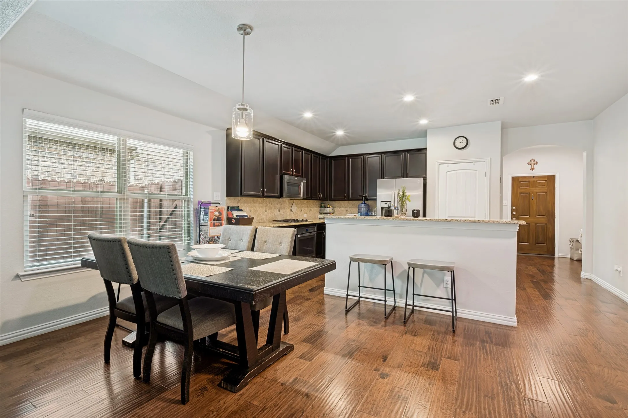 Single Family Residence For Sale in Denton County , 3405 Canyon Lake Drive, Little Elm, Texas 75068, 3 Bedroom, 2 Bathroom, 2 Garage spaces, 1,912 Sqft, built in 2014, mls#21260262, Real Estate Agent in Little Elm, Homes For Sale in Denton county, Homes For Sale in Little Elm, Realtor in Little Elm Texas, Real Estate Brokerage Independent Realty Texas, Luminita Cordes Realtor