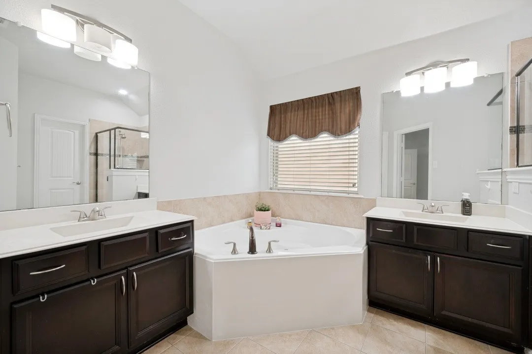 Single Family Residence For Sale in Denton County , 3405 Canyon Lake Drive, Little Elm, Texas 75068, 3 Bedroom, 2 Bathroom, 2 Garage spaces, 1,912 Sqft, built in 2014, mls#21260262, Real Estate Agent in Little Elm, Homes For Sale in Denton county, Homes For Sale in Little Elm, Realtor in Little Elm Texas, Real Estate Brokerage Independent Realty Texas, Luminita Cordes Realtor