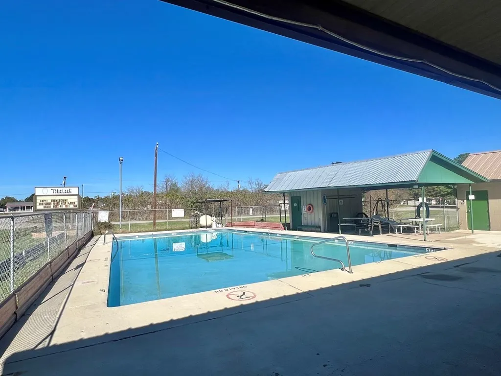 Mobile Home For Sale in Henderson County , 304 Wildwind Street, Gun Barrel City, Texas 75156, 3 Bedrooms, 1 Bathroom, Garage spaces, 754 Sqft, built in 2005, Price $119,900, mls#21269052, Real Estate Agent in Gun Barrel City, Homes For Sale in Henderson county, Homes For Sale in Gun Barrel City, Realtor in Gun Barrel City Texas, Real Estate Brokerage Independent Realty Texas, Luminita Cordes Realtor
