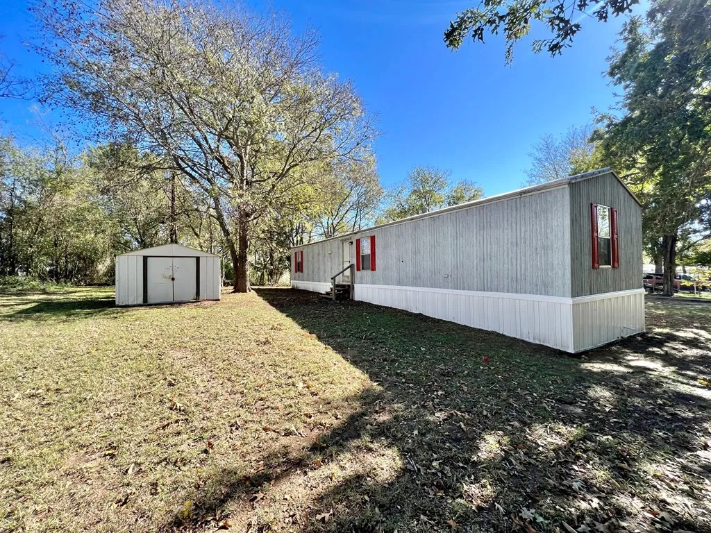 Mobile Home For Sale in Henderson County , 304 Wildwind Street, Gun Barrel City, Texas 75156, 3 Bedrooms, 1 Bathroom, Garage spaces, 754 Sqft, built in 2005, Price $119,900, mls#21269052, Real Estate Agent in Gun Barrel City, Homes For Sale in Henderson county, Homes For Sale in Gun Barrel City, Realtor in Gun Barrel City Texas, Real Estate Brokerage Independent Realty Texas, Luminita Cordes Realtor