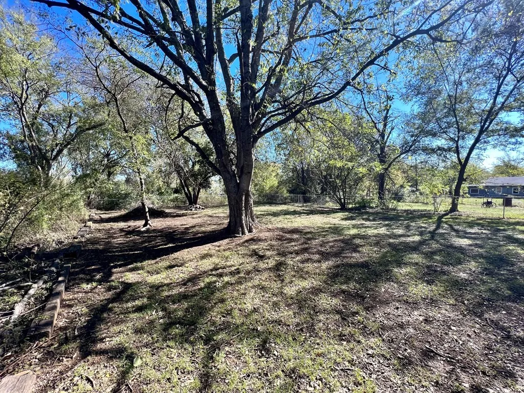 Mobile Home For Sale in Henderson County , 304 Wildwind Street, Gun Barrel City, Texas 75156, 3 Bedrooms, 1 Bathroom, Garage spaces, 754 Sqft, built in 2005, Price $119,900, mls#21269052, Real Estate Agent in Gun Barrel City, Homes For Sale in Henderson county, Homes For Sale in Gun Barrel City, Realtor in Gun Barrel City Texas, Real Estate Brokerage Independent Realty Texas, Luminita Cordes Realtor