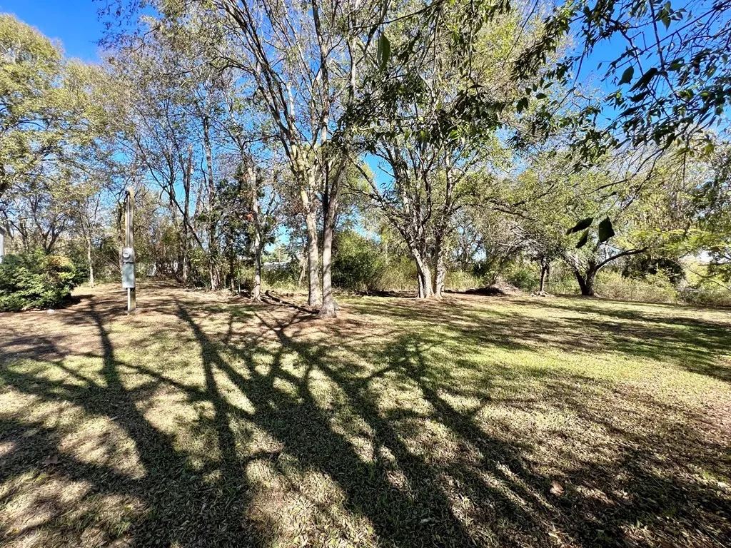 Mobile Home For Sale in Henderson County , 304 Wildwind Street, Gun Barrel City, Texas 75156, 3 Bedrooms, 1 Bathroom, Garage spaces, 754 Sqft, built in 2005, Price $119,900, mls#21269052, Real Estate Agent in Gun Barrel City, Homes For Sale in Henderson county, Homes For Sale in Gun Barrel City, Realtor in Gun Barrel City Texas, Real Estate Brokerage Independent Realty Texas, Luminita Cordes Realtor