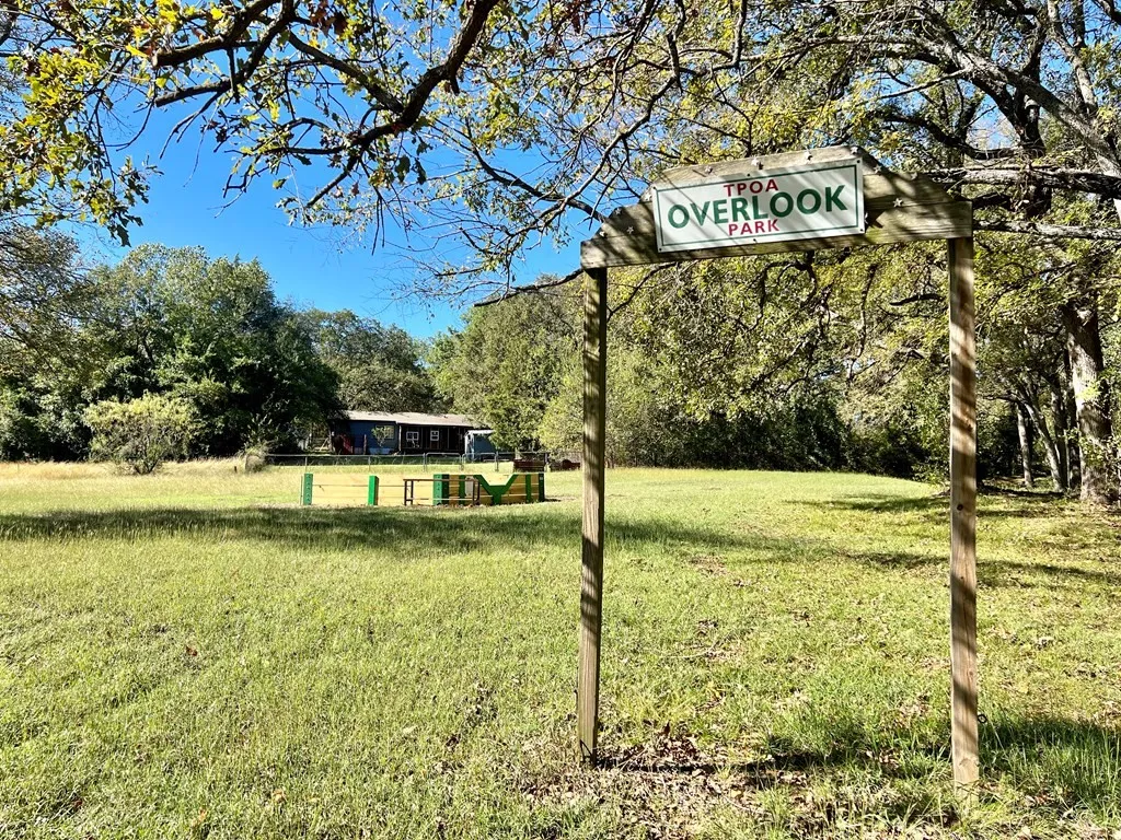 Mobile Home For Sale in Henderson County , 304 Wildwind Street, Gun Barrel City, Texas 75156, 3 Bedrooms, 1 Bathroom, Garage spaces, 754 Sqft, built in 2005, Price $119,900, mls#21269052, Real Estate Agent in Gun Barrel City, Homes For Sale in Henderson county, Homes For Sale in Gun Barrel City, Realtor in Gun Barrel City Texas, Real Estate Brokerage Independent Realty Texas, Luminita Cordes Realtor