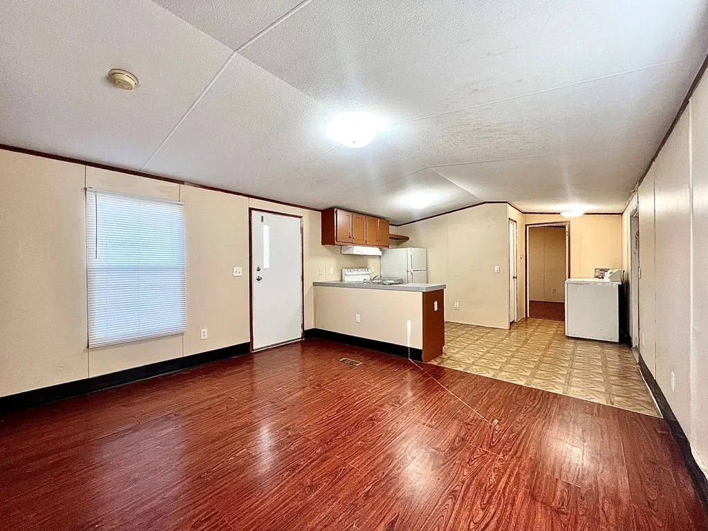 Mobile Home For Sale in Henderson County , 304 Wildwind Street, Gun Barrel City, Texas 75156, 3 Bedrooms, 1 Bathroom, Garage spaces, 754 Sqft, built in 2005, Price $119,900, mls#21269052, Real Estate Agent in Gun Barrel City, Homes For Sale in Henderson county, Homes For Sale in Gun Barrel City, Realtor in Gun Barrel City Texas, Real Estate Brokerage Independent Realty Texas, Luminita Cordes Realtor