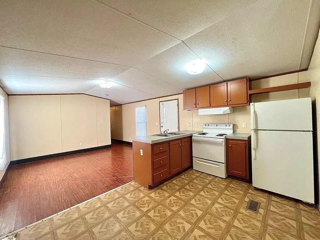 Mobile Home For Sale in Henderson County , 304 Wildwind Street, Gun Barrel City, Texas 75156, 3 Bedrooms, 1 Bathroom, Garage spaces, 754 Sqft, built in 2005, Price $119,900, mls#21269052, Real Estate Agent in Gun Barrel City, Homes For Sale in Henderson county, Homes For Sale in Gun Barrel City, Realtor in Gun Barrel City Texas, Real Estate Brokerage Independent Realty Texas, Luminita Cordes Realtor