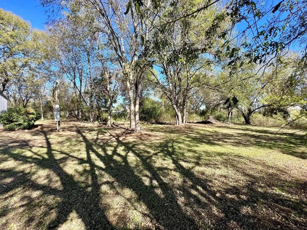 Mobile Home For Sale in Henderson County , 304 Wildwind Street, Gun Barrel City, Texas 75156, 3 Bedrooms, 1 Bathroom, Garage spaces, 754 Sqft, built in 2005, Price $119,900, mls#21269052, Real Estate Agent in Gun Barrel City, Homes For Sale in Henderson county, Homes For Sale in Gun Barrel City, Realtor in Gun Barrel City Texas, Real Estate Brokerage Independent Realty Texas, Luminita Cordes Realtor