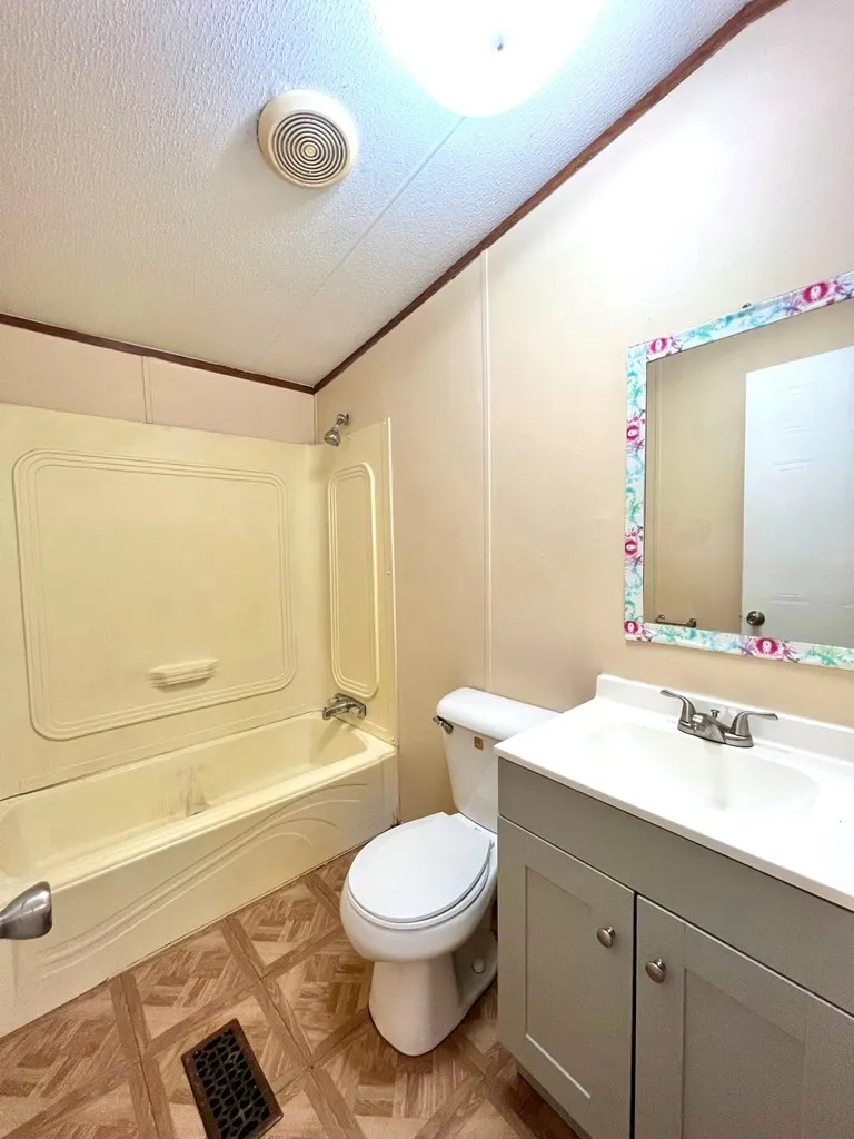 Mobile Home For Sale in Henderson County , 304 Wildwind Street, Gun Barrel City, Texas 75156, 3 Bedrooms, 1 Bathroom, Garage spaces, 754 Sqft, built in 2005, Price $119,900, mls#21269052, Real Estate Agent in Gun Barrel City, Homes For Sale in Henderson county, Homes For Sale in Gun Barrel City, Realtor in Gun Barrel City Texas, Real Estate Brokerage Independent Realty Texas, Luminita Cordes Realtor