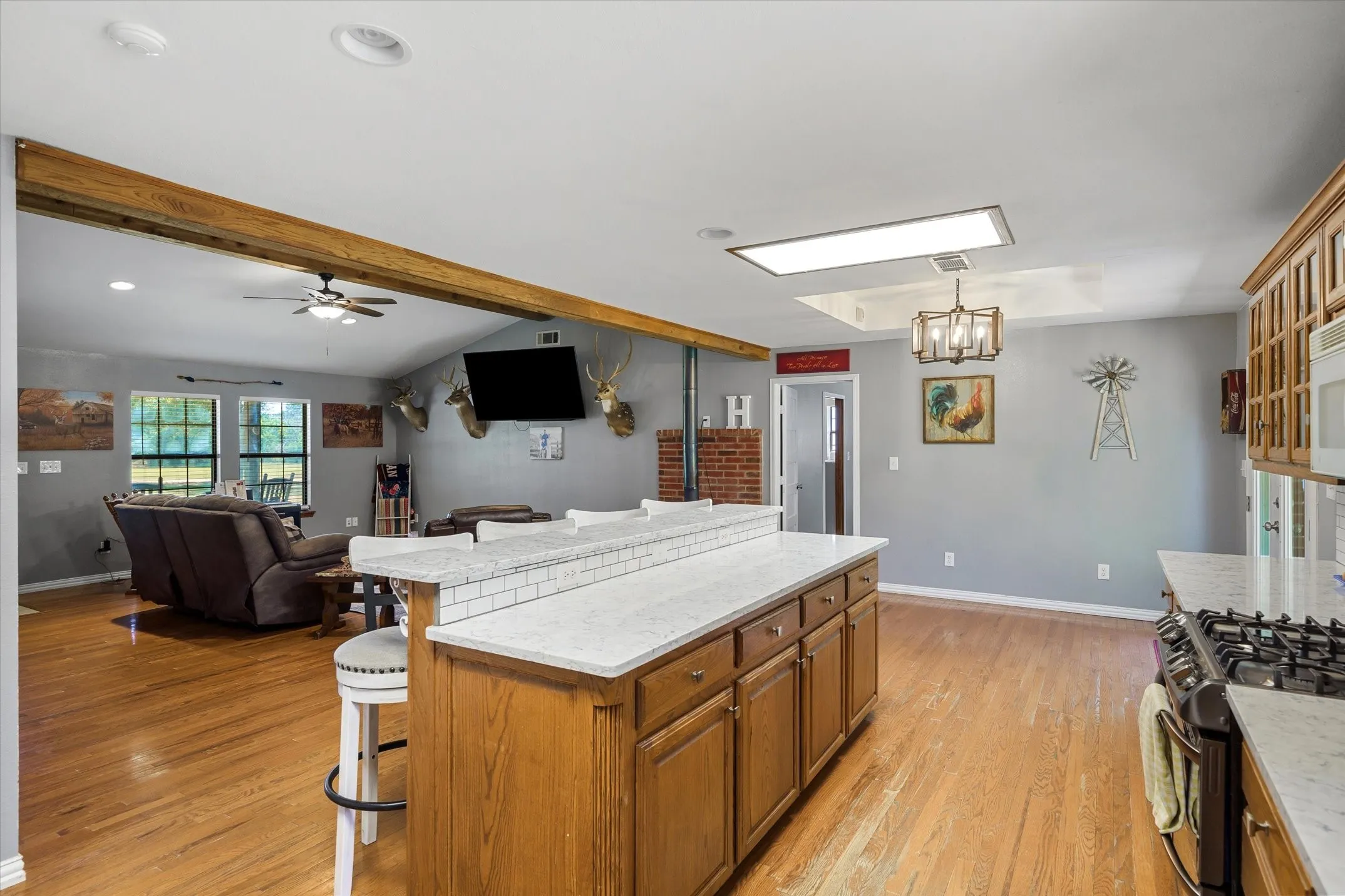 Single Family Residence For Sale in Kaufman County , 6663 CLEARWATER RANCH Road, Wills Point, Texas 75169, 2 Bedrooms, 2 Bathrooms, Garage spaces, 1,966 Sqft, built in 1999, Price $999,900, mls#21271928, Real Estate Agent in Wills Point, Homes For Sale in Kaufman county, Homes For Sale in Wills Point, Realtor in Wills Point Texas, Real Estate Brokerage Independent Realty Texas, Luminita Cordes Realtor