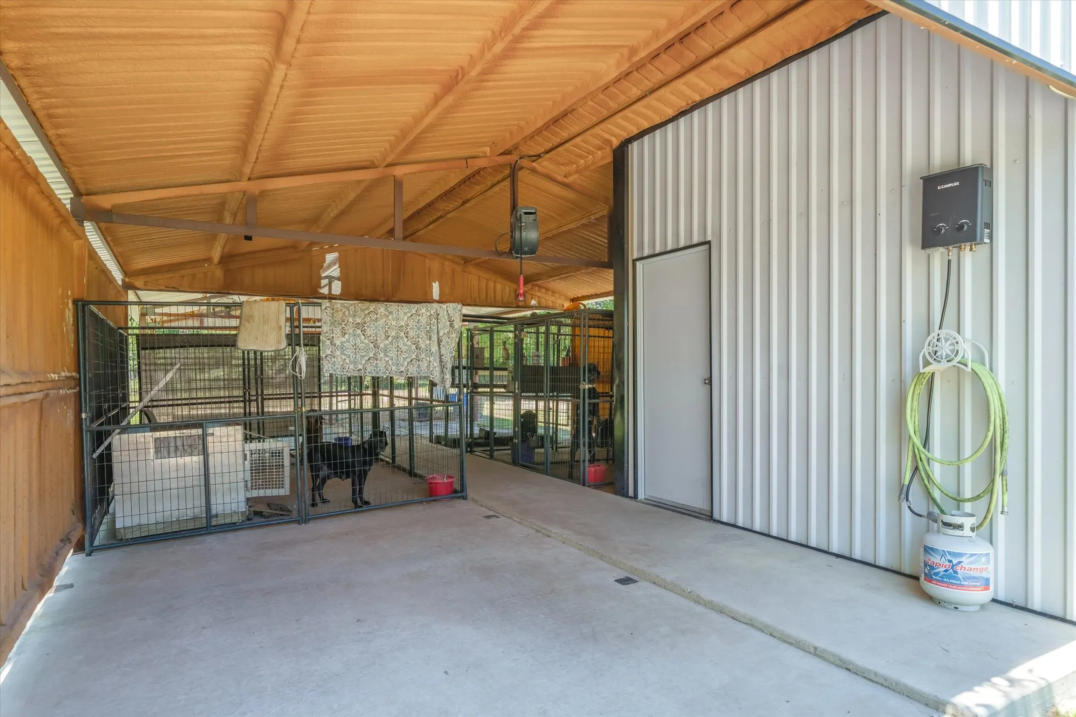 Single Family Residence For Sale in Kaufman County , 6663 CLEARWATER RANCH Road, Wills Point, Texas 75169, 2 Bedrooms, 2 Bathrooms, Garage spaces, 1,966 Sqft, built in 1999, Price $999,900, mls#21271928, Real Estate Agent in Wills Point, Homes For Sale in Kaufman county, Homes For Sale in Wills Point, Realtor in Wills Point Texas, Real Estate Brokerage Independent Realty Texas, Luminita Cordes Realtor