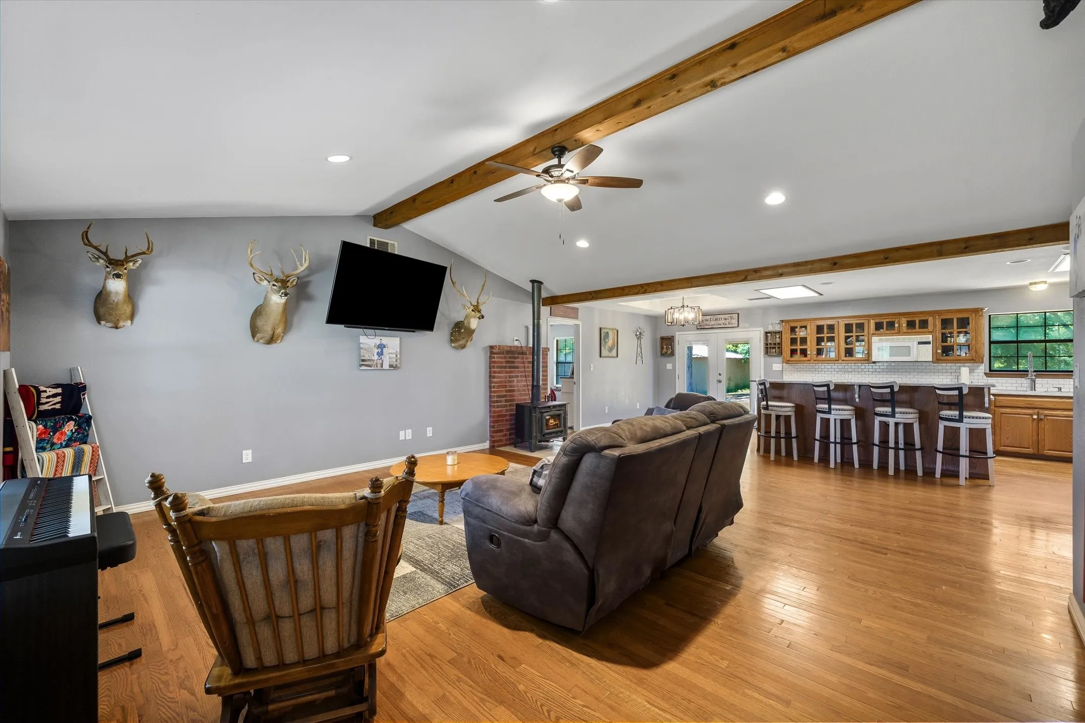 Single Family Residence For Sale in Kaufman County , 6663 CLEARWATER RANCH Road, Wills Point, Texas 75169, 2 Bedrooms, 2 Bathrooms, Garage spaces, 1,966 Sqft, built in 1999, Price $999,900, mls#21271928, Real Estate Agent in Wills Point, Homes For Sale in Kaufman county, Homes For Sale in Wills Point, Realtor in Wills Point Texas, Real Estate Brokerage Independent Realty Texas, Luminita Cordes Realtor