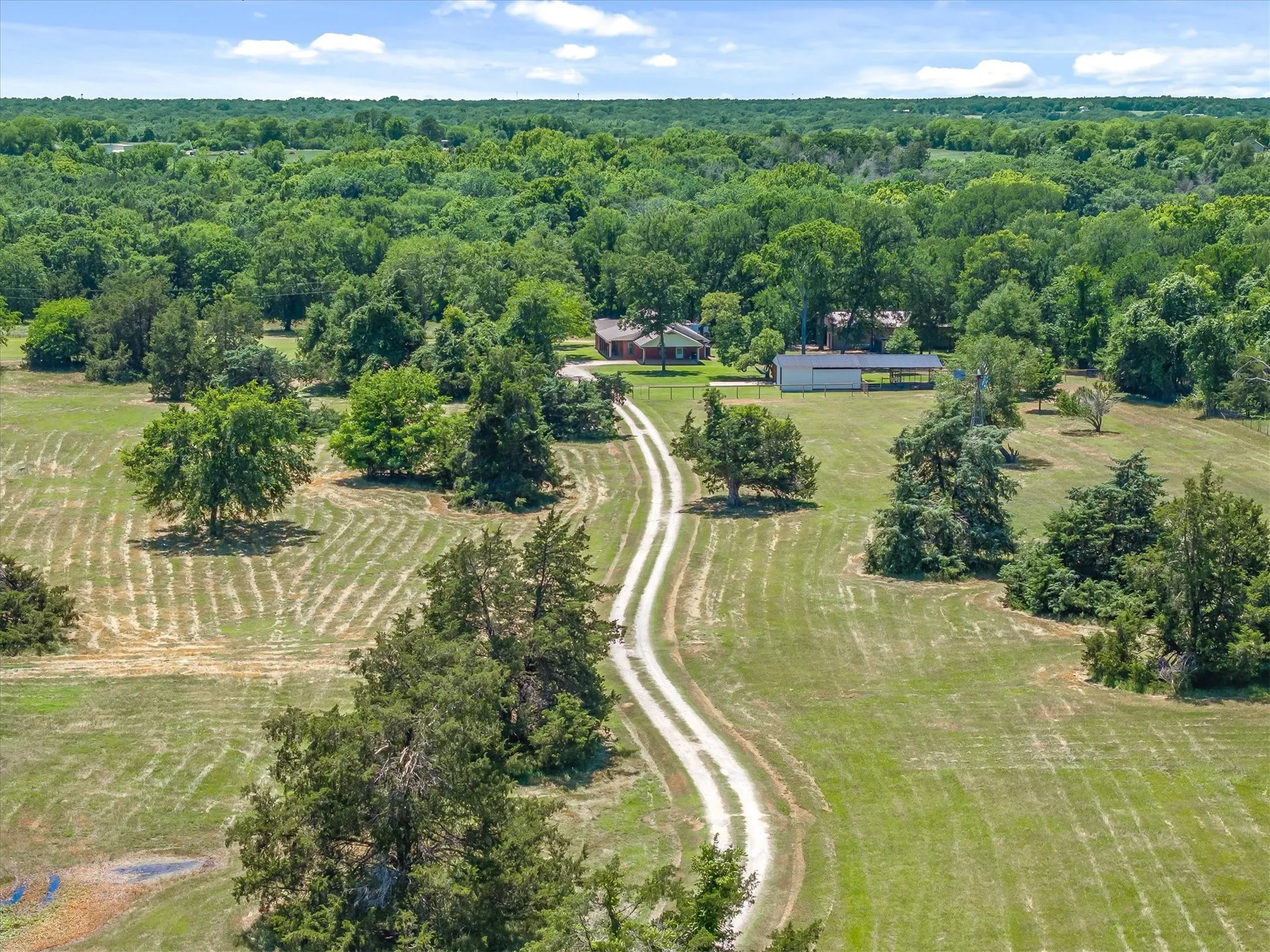 Single Family Residence For Sale in Kaufman County , 6663 CLEARWATER RANCH Road, Wills Point, Texas 75169, 2 Bedrooms, 2 Bathrooms, Garage spaces, 1,966 Sqft, built in 1999, Price $999,900, mls#21271928, Real Estate Agent in Wills Point, Homes For Sale in Kaufman county, Homes For Sale in Wills Point, Realtor in Wills Point Texas, Real Estate Brokerage Independent Realty Texas, Luminita Cordes Realtor