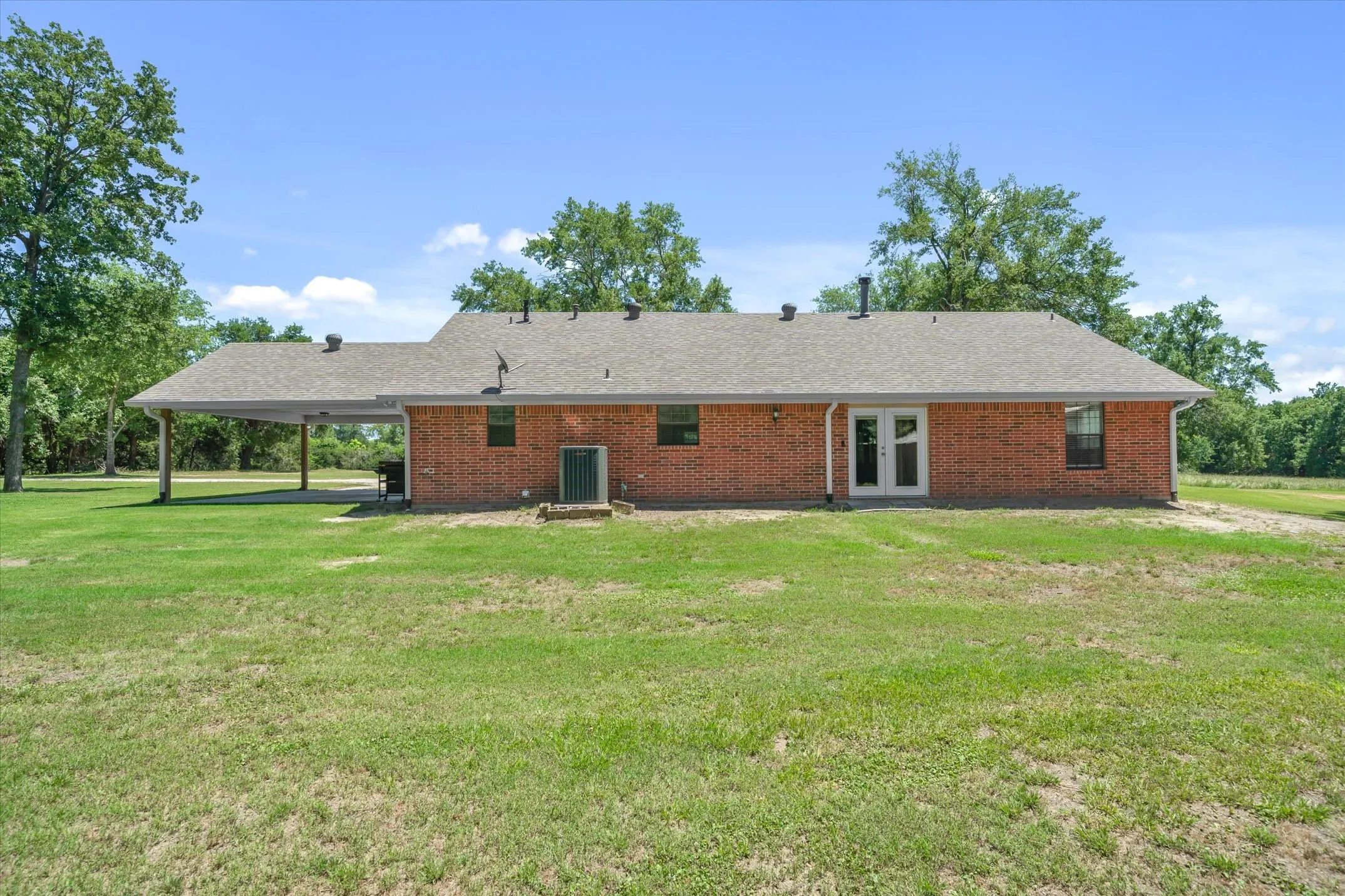 Single Family Residence For Sale in Kaufman County , 6663 CLEARWATER RANCH Road, Wills Point, Texas 75169, 2 Bedrooms, 2 Bathrooms, Garage spaces, 1,966 Sqft, built in 1999, Price $999,900, mls#21271928, Real Estate Agent in Wills Point, Homes For Sale in Kaufman county, Homes For Sale in Wills Point, Realtor in Wills Point Texas, Real Estate Brokerage Independent Realty Texas, Luminita Cordes Realtor