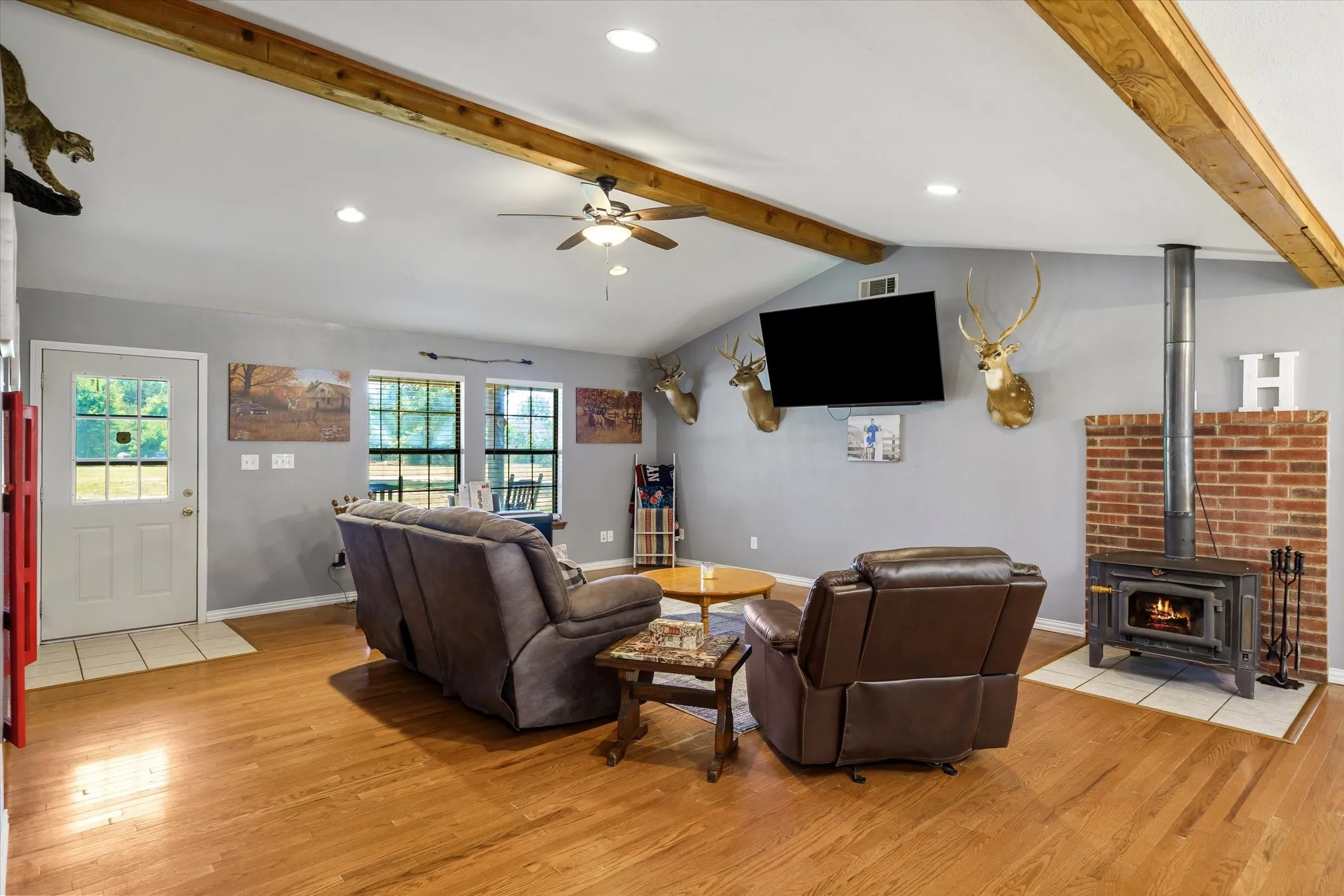 Single Family Residence For Sale in Kaufman County , 6663 CLEARWATER RANCH Road, Wills Point, Texas 75169, 2 Bedrooms, 2 Bathrooms, Garage spaces, 1,966 Sqft, built in 1999, Price $999,900, mls#21271928, Real Estate Agent in Wills Point, Homes For Sale in Kaufman county, Homes For Sale in Wills Point, Realtor in Wills Point Texas, Real Estate Brokerage Independent Realty Texas, Luminita Cordes Realtor