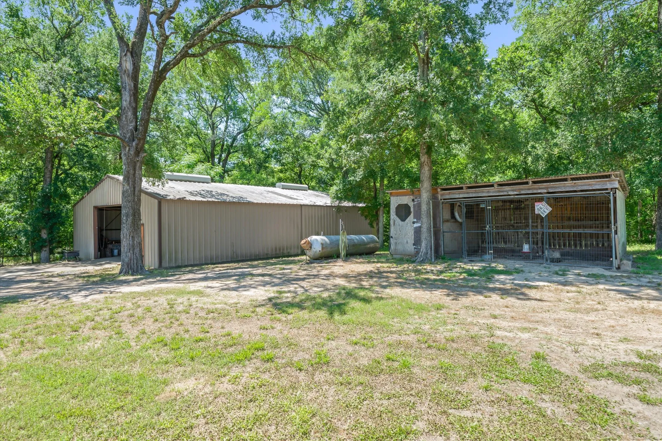 Single Family Residence For Sale in Kaufman County , 6663 CLEARWATER RANCH Road, Wills Point, Texas 75169, 2 Bedrooms, 2 Bathrooms, Garage spaces, 1,966 Sqft, built in 1999, Price $999,900, mls#21271928, Real Estate Agent in Wills Point, Homes For Sale in Kaufman county, Homes For Sale in Wills Point, Realtor in Wills Point Texas, Real Estate Brokerage Independent Realty Texas, Luminita Cordes Realtor