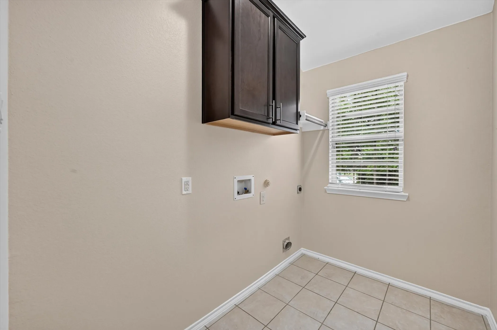 Single Family Residence For Sale in Denton County , 1325 Cheyenne Drive, Aubrey, Texas 76227, 3 Bedroom, 2 Bathroom, 2 Garage spaces, 1,421 Sqft, built in 2015, mls#21271438, Real Estate Agent in Aubrey, Homes For Sale in Denton county, Homes For Sale in Aubrey, Realtor in Aubrey Texas, Real Estate Brokerage Independent Realty Texas, Luminita Cordes Realtor