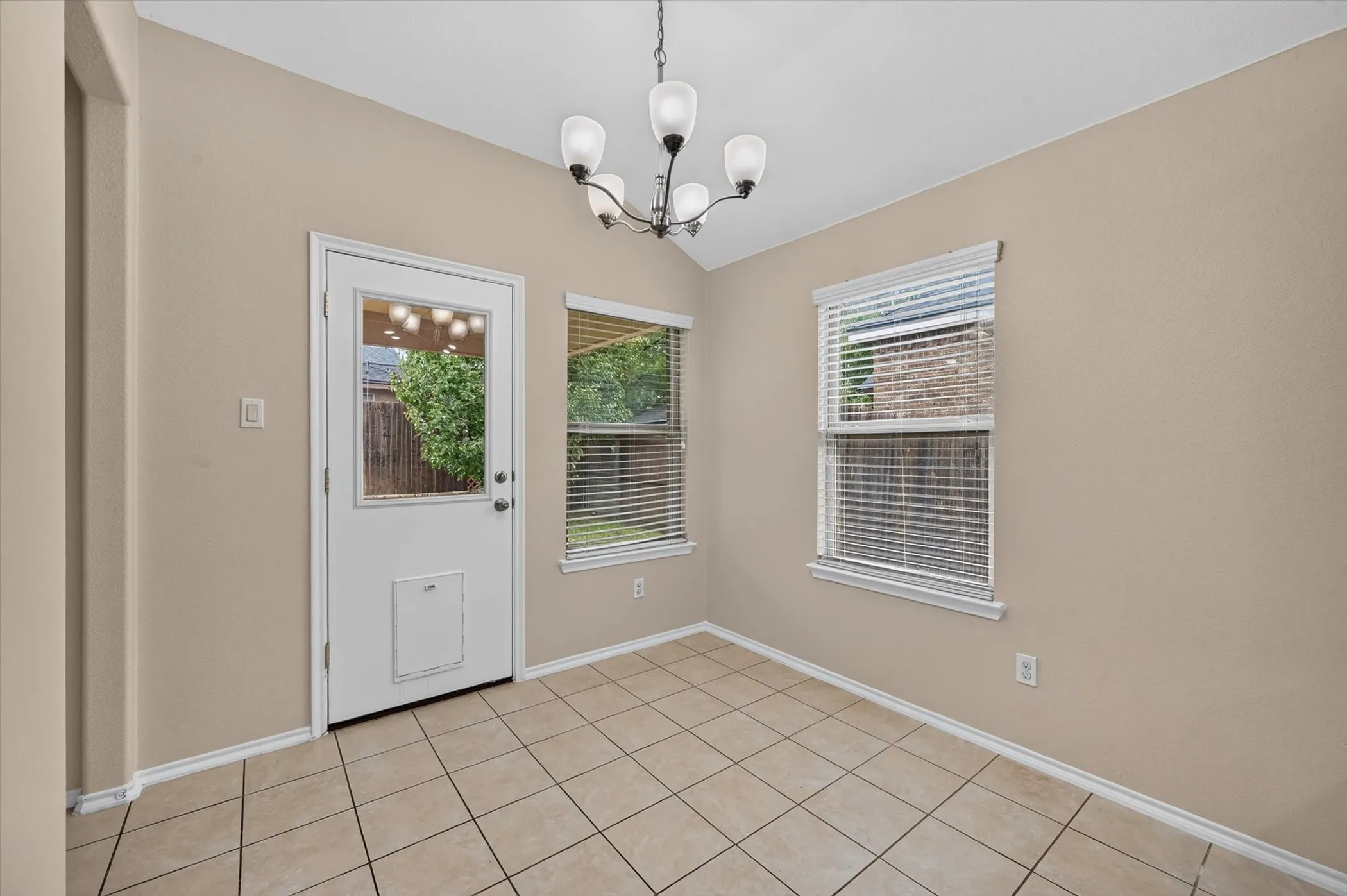Single Family Residence For Sale in Denton County , 1325 Cheyenne Drive, Aubrey, Texas 76227, 3 Bedroom, 2 Bathroom, 2 Garage spaces, 1,421 Sqft, built in 2015, mls#21271438, Real Estate Agent in Aubrey, Homes For Sale in Denton county, Homes For Sale in Aubrey, Realtor in Aubrey Texas, Real Estate Brokerage Independent Realty Texas, Luminita Cordes Realtor