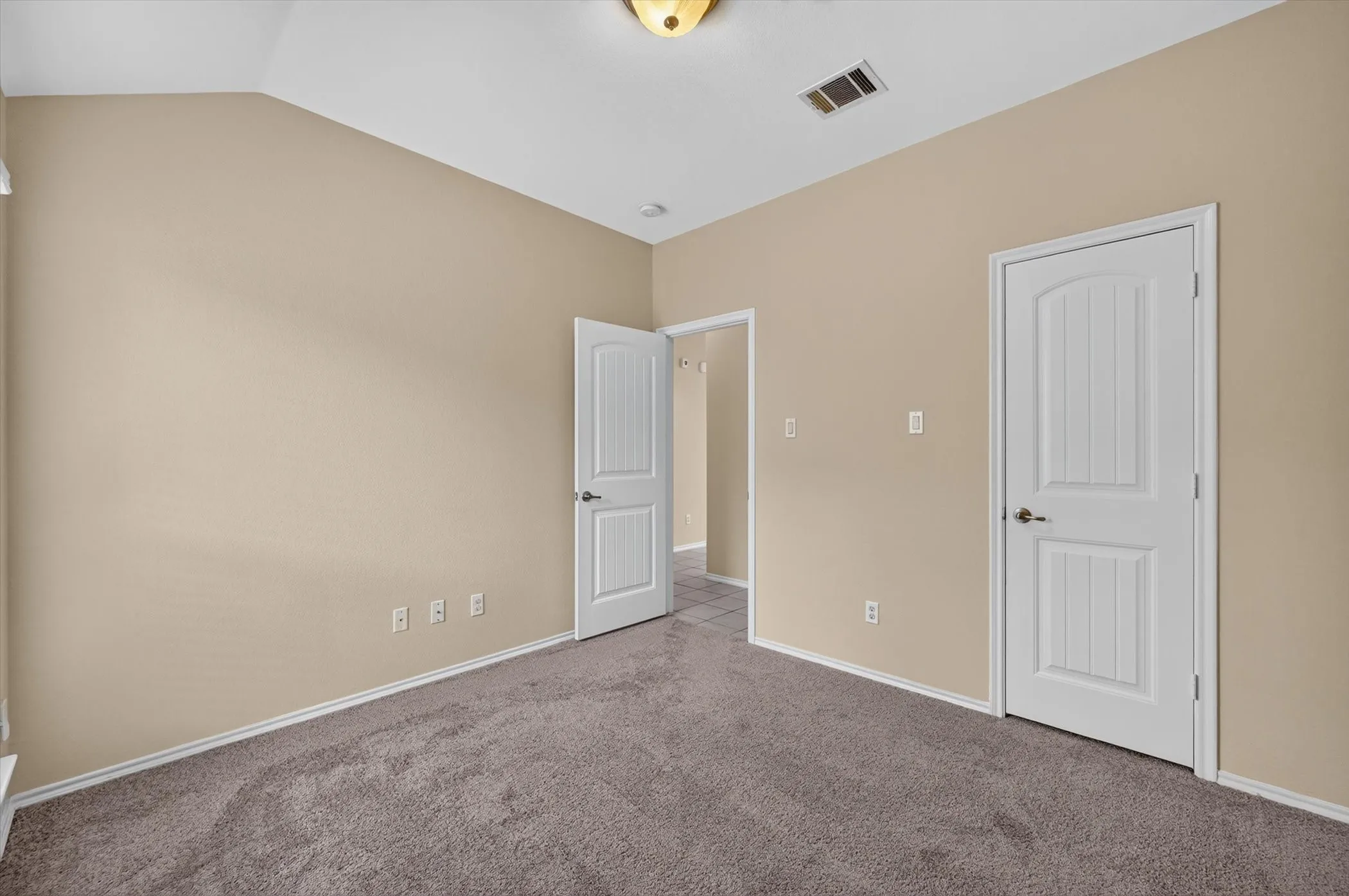 Single Family Residence For Sale in Denton County , 1325 Cheyenne Drive, Aubrey, Texas 76227, 3 Bedroom, 2 Bathroom, 2 Garage spaces, 1,421 Sqft, built in 2015, mls#21271438, Real Estate Agent in Aubrey, Homes For Sale in Denton county, Homes For Sale in Aubrey, Realtor in Aubrey Texas, Real Estate Brokerage Independent Realty Texas, Luminita Cordes Realtor