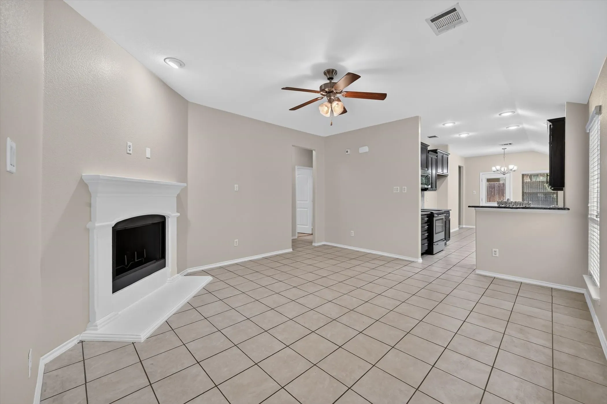 Single Family Residence For Sale in Denton County , 1325 Cheyenne Drive, Aubrey, Texas 76227, 3 Bedroom, 2 Bathroom, 2 Garage spaces, 1,421 Sqft, built in 2015, mls#21271438, Real Estate Agent in Aubrey, Homes For Sale in Denton county, Homes For Sale in Aubrey, Realtor in Aubrey Texas, Real Estate Brokerage Independent Realty Texas, Luminita Cordes Realtor