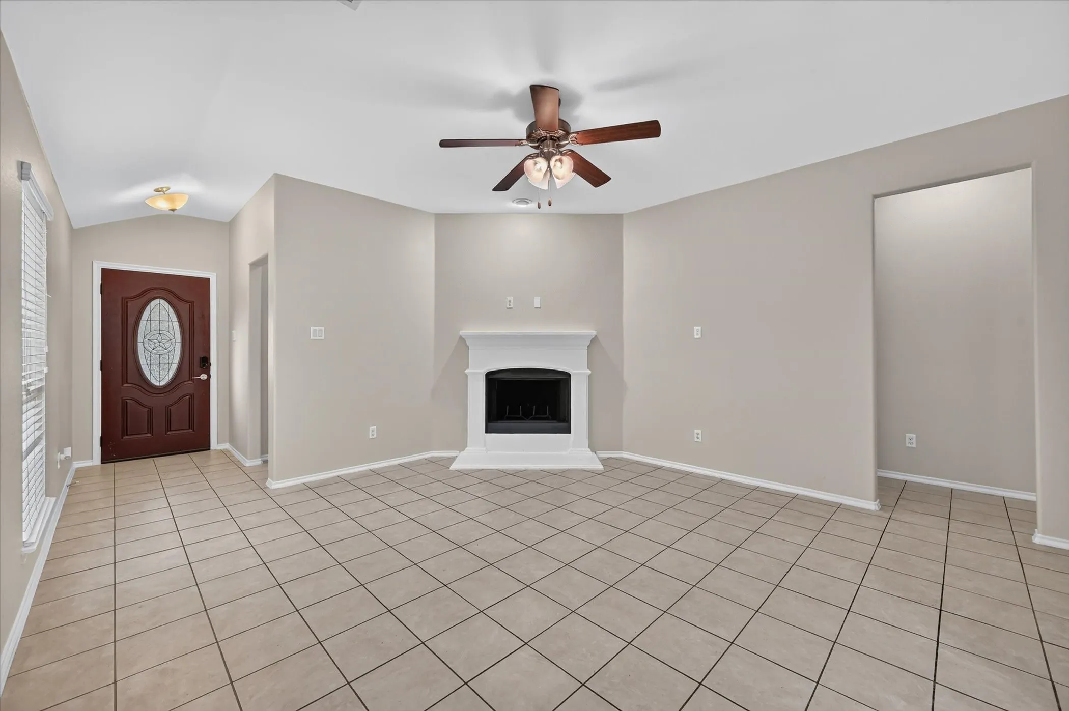 Single Family Residence For Sale in Denton County , 1325 Cheyenne Drive, Aubrey, Texas 76227, 3 Bedroom, 2 Bathroom, 2 Garage spaces, 1,421 Sqft, built in 2015, mls#21271438, Real Estate Agent in Aubrey, Homes For Sale in Denton county, Homes For Sale in Aubrey, Realtor in Aubrey Texas, Real Estate Brokerage Independent Realty Texas, Luminita Cordes Realtor