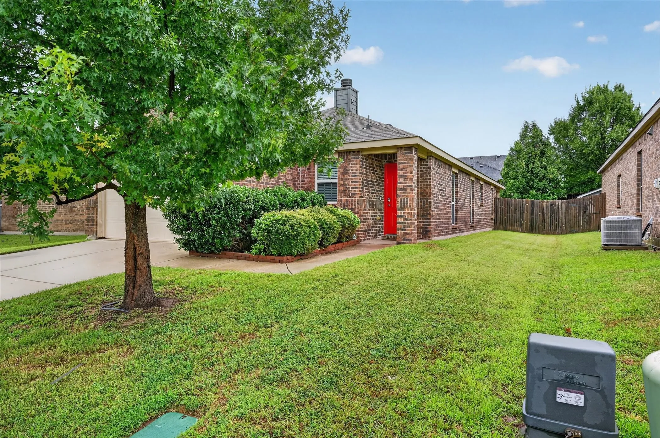 Single Family Residence For Sale in Denton County , 1325 Cheyenne Drive, Aubrey, Texas 76227, 3 Bedroom, 2 Bathroom, 2 Garage spaces, 1,421 Sqft, built in 2015, mls#21271438, Real Estate Agent in Aubrey, Homes For Sale in Denton county, Homes For Sale in Aubrey, Realtor in Aubrey Texas, Real Estate Brokerage Independent Realty Texas, Luminita Cordes Realtor
