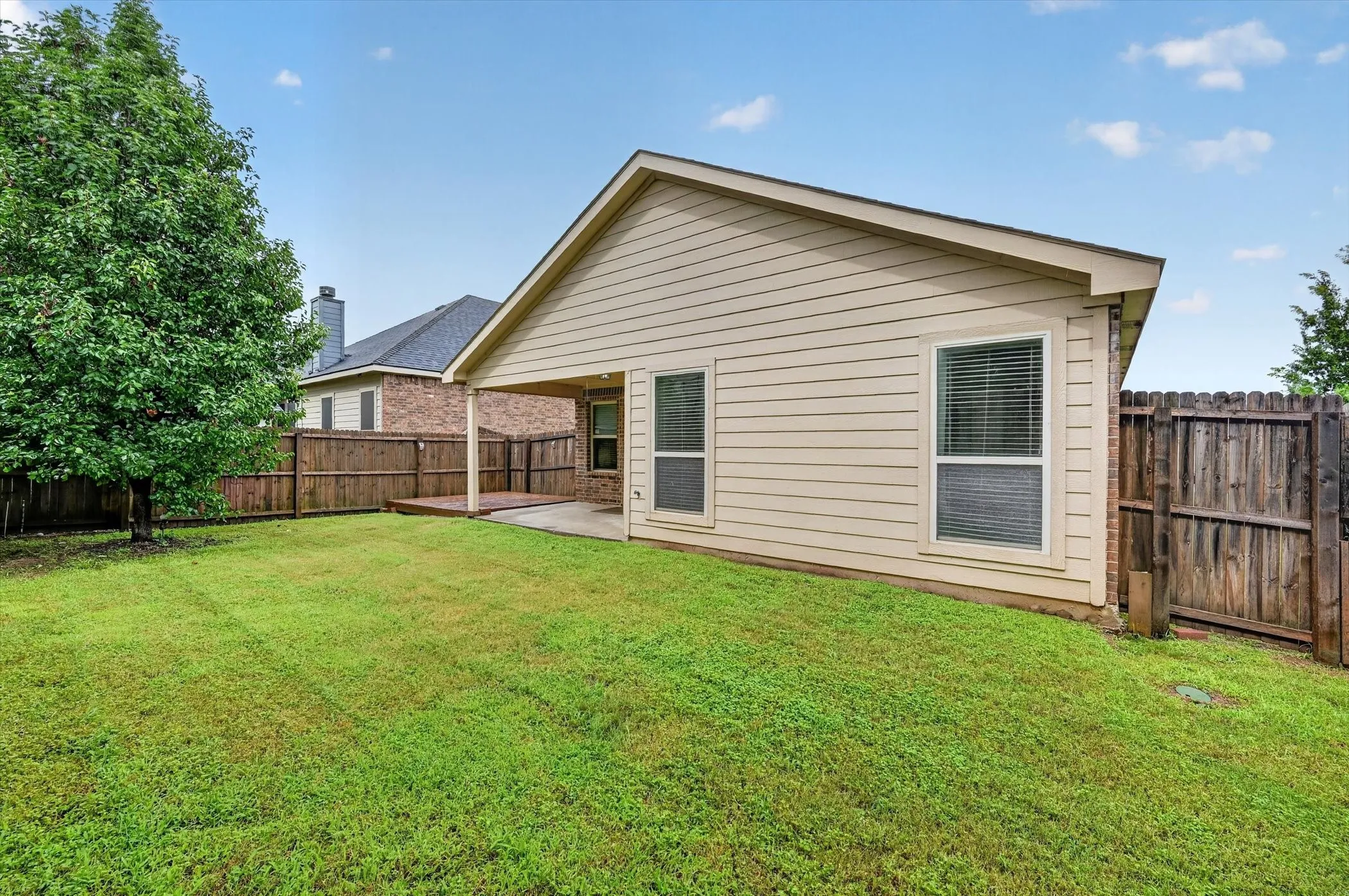 Single Family Residence For Sale in Denton County , 1325 Cheyenne Drive, Aubrey, Texas 76227, 3 Bedroom, 2 Bathroom, 2 Garage spaces, 1,421 Sqft, built in 2015, mls#21271438, Real Estate Agent in Aubrey, Homes For Sale in Denton county, Homes For Sale in Aubrey, Realtor in Aubrey Texas, Real Estate Brokerage Independent Realty Texas, Luminita Cordes Realtor