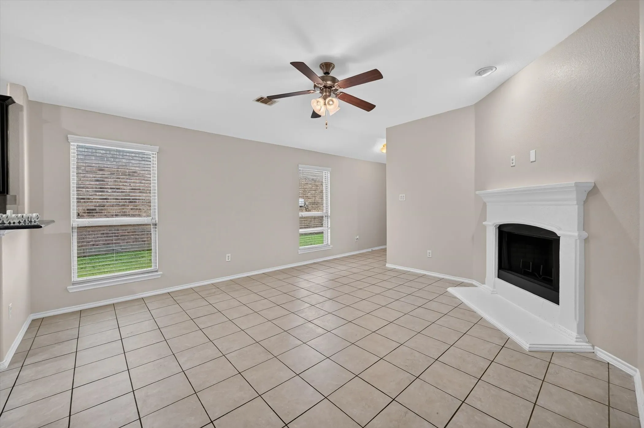 Single Family Residence For Sale in Denton County , 1325 Cheyenne Drive, Aubrey, Texas 76227, 3 Bedroom, 2 Bathroom, 2 Garage spaces, 1,421 Sqft, built in 2015, mls#21271438, Real Estate Agent in Aubrey, Homes For Sale in Denton county, Homes For Sale in Aubrey, Realtor in Aubrey Texas, Real Estate Brokerage Independent Realty Texas, Luminita Cordes Realtor