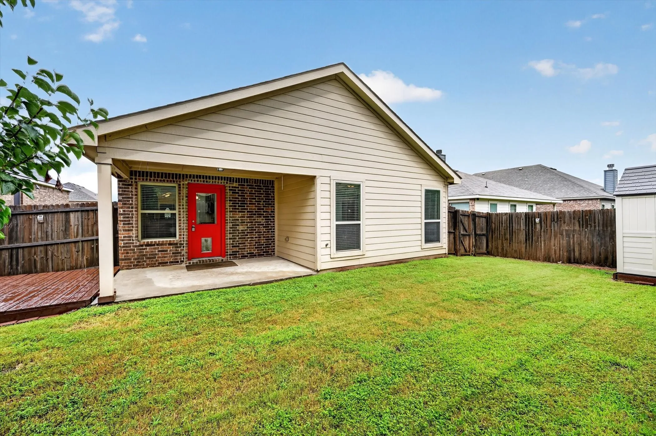 Single Family Residence For Sale in Denton County , 1325 Cheyenne Drive, Aubrey, Texas 76227, 3 Bedroom, 2 Bathroom, 2 Garage spaces, 1,421 Sqft, built in 2015, mls#21271438, Real Estate Agent in Aubrey, Homes For Sale in Denton county, Homes For Sale in Aubrey, Realtor in Aubrey Texas, Real Estate Brokerage Independent Realty Texas, Luminita Cordes Realtor