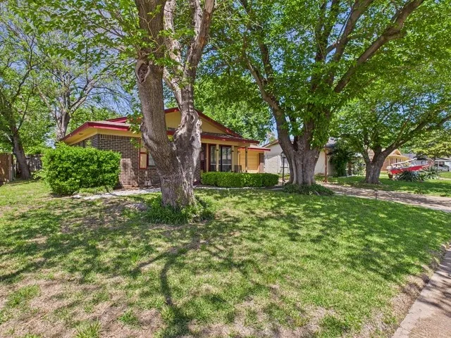 Single Family Residence For Sale in Dallas County , 3347 Jamaica Way, Mesquite, Texas 75150, 3 Bedrooms, 2 Bathrooms, 2 Garage spaces, 1,016 Sqft, built in 1959, Price $199,900, mls#21269107, Real Estate Agent in Mesquite, Homes For Sale in Dallas county, Homes For Sale in Mesquite, Realtor in Mesquite Texas, Real Estate Brokerage Independent Realty Texas, Luminita Cordes Realtor