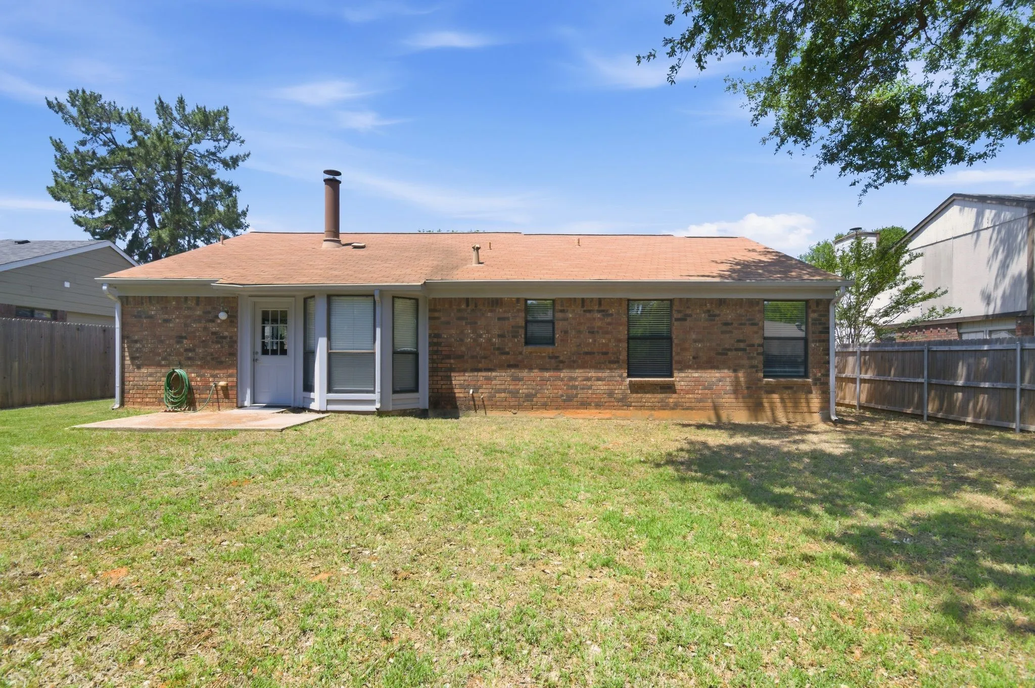 Single Family Residence For Sale in Tarrant County , 516 Winter Wood Drive, Grapevine, Texas 76051, 3 Bedrooms, 2 Bathrooms, 2 Garage spaces, 1,281 Sqft, built in 1985, Price $399,900, mls#21270633, Real Estate Agent in Grapevine, Homes For Sale in Tarrant county, Homes For Sale in Grapevine, Realtor in Grapevine Texas, Real Estate Brokerage Independent Realty Texas, Luminita Cordes Realtor