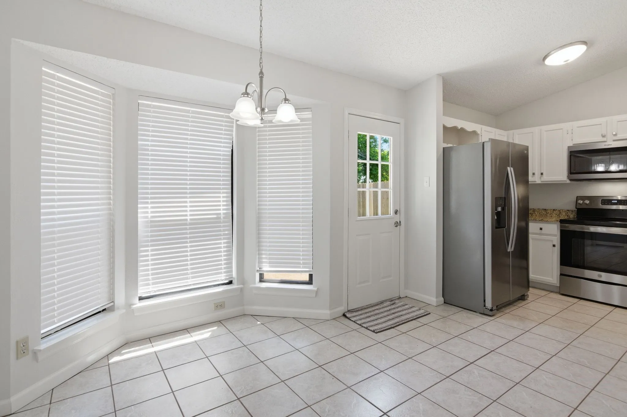 Single Family Residence For Sale in Tarrant County , 516 Winter Wood Drive, Grapevine, Texas 76051, 3 Bedrooms, 2 Bathrooms, 2 Garage spaces, 1,281 Sqft, built in 1985, Price $399,900, mls#21270633, Real Estate Agent in Grapevine, Homes For Sale in Tarrant county, Homes For Sale in Grapevine, Realtor in Grapevine Texas, Real Estate Brokerage Independent Realty Texas, Luminita Cordes Realtor
