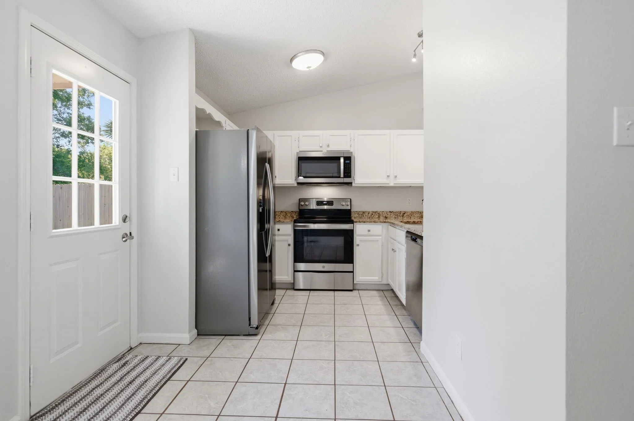 Single Family Residence For Sale in Tarrant County , 516 Winter Wood Drive, Grapevine, Texas 76051, 3 Bedrooms, 2 Bathrooms, 2 Garage spaces, 1,281 Sqft, built in 1985, Price $399,900, mls#21270633, Real Estate Agent in Grapevine, Homes For Sale in Tarrant county, Homes For Sale in Grapevine, Realtor in Grapevine Texas, Real Estate Brokerage Independent Realty Texas, Luminita Cordes Realtor
