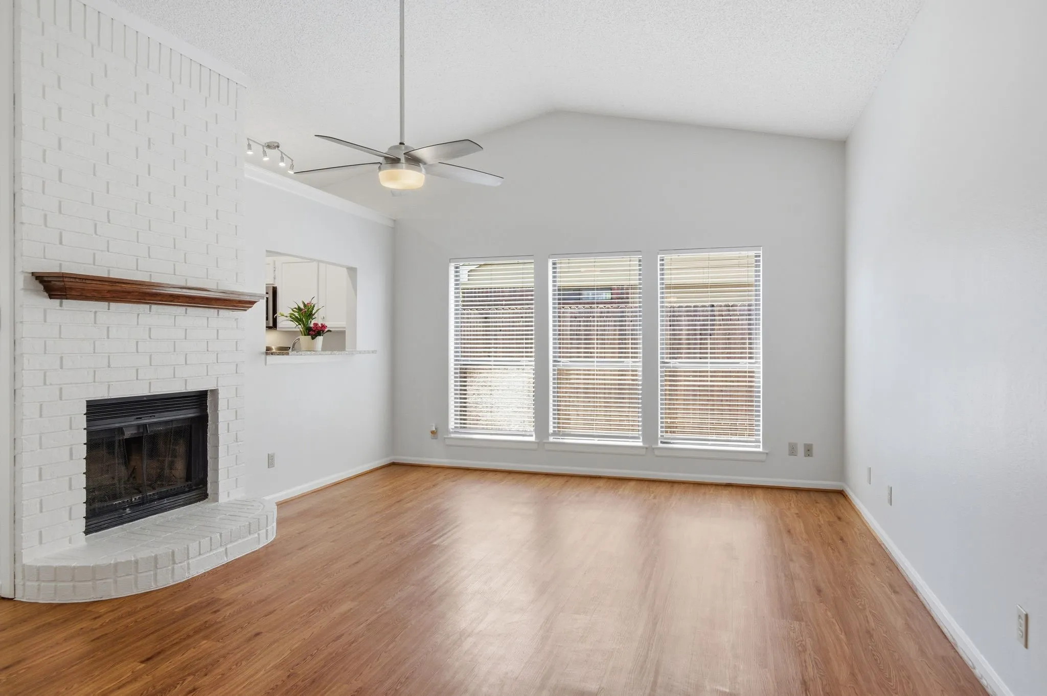 Single Family Residence For Sale in Tarrant County , 516 Winter Wood Drive, Grapevine, Texas 76051, 3 Bedrooms, 2 Bathrooms, 2 Garage spaces, 1,281 Sqft, built in 1985, Price $399,900, mls#21270633, Real Estate Agent in Grapevine, Homes For Sale in Tarrant county, Homes For Sale in Grapevine, Realtor in Grapevine Texas, Real Estate Brokerage Independent Realty Texas, Luminita Cordes Realtor