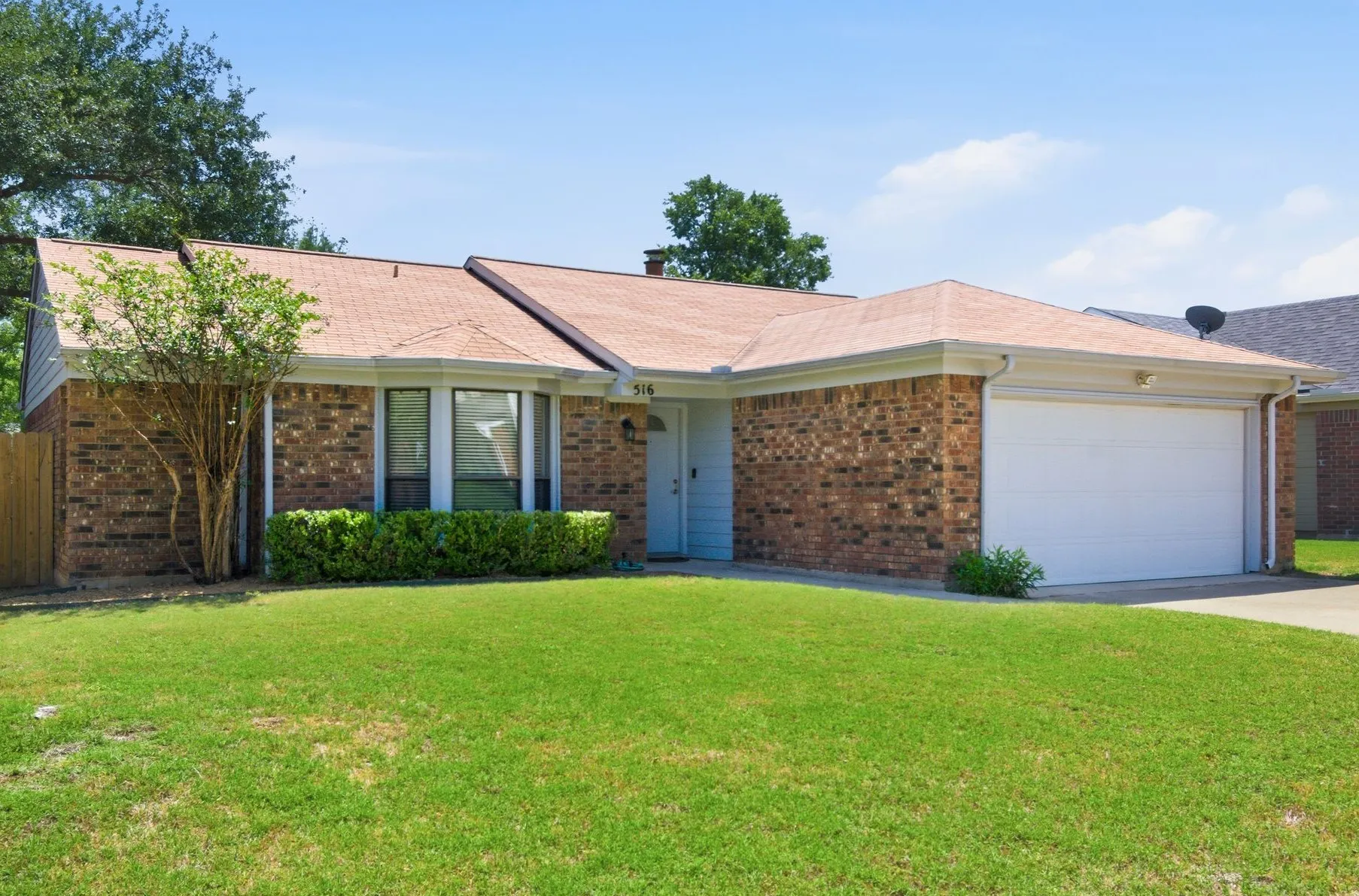 Single Family Residence For Sale in Tarrant County , 516 Winter Wood Drive, Grapevine, Texas 76051, 3 Bedrooms, 2 Bathrooms, 2 Garage spaces, 1,281 Sqft, built in 1985, Price $399,900, mls#21270633, Real Estate Agent in Grapevine, Homes For Sale in Tarrant county, Homes For Sale in Grapevine, Realtor in Grapevine Texas, Real Estate Brokerage Independent Realty Texas, Luminita Cordes Realtor