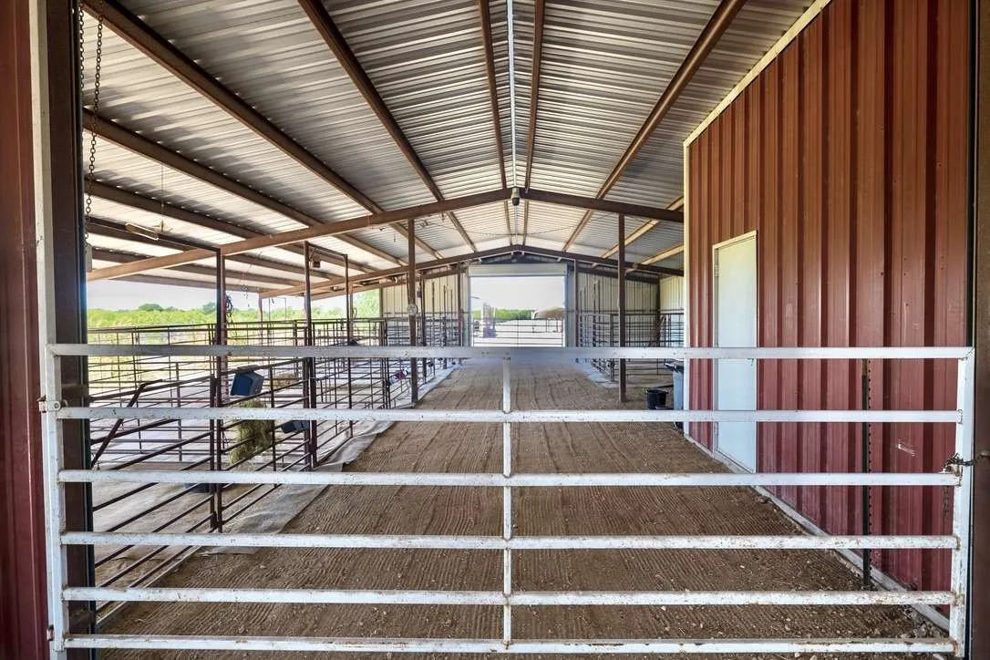 Farm For Sale in Williamson County , 1125 County Road 230, Florence, Texas 76527, 4 Bedroom, 4 Bathroom, 3 Garage spaces, 3,340 Sqft, built in 2008, mls#21271971, Real Estate Agent in Florence, Homes For Sale in Williamson county, Homes For Sale in Florence, Realtor in Florence Texas, Real Estate Brokerage Independent Realty Texas, Luminita Cordes Realtor