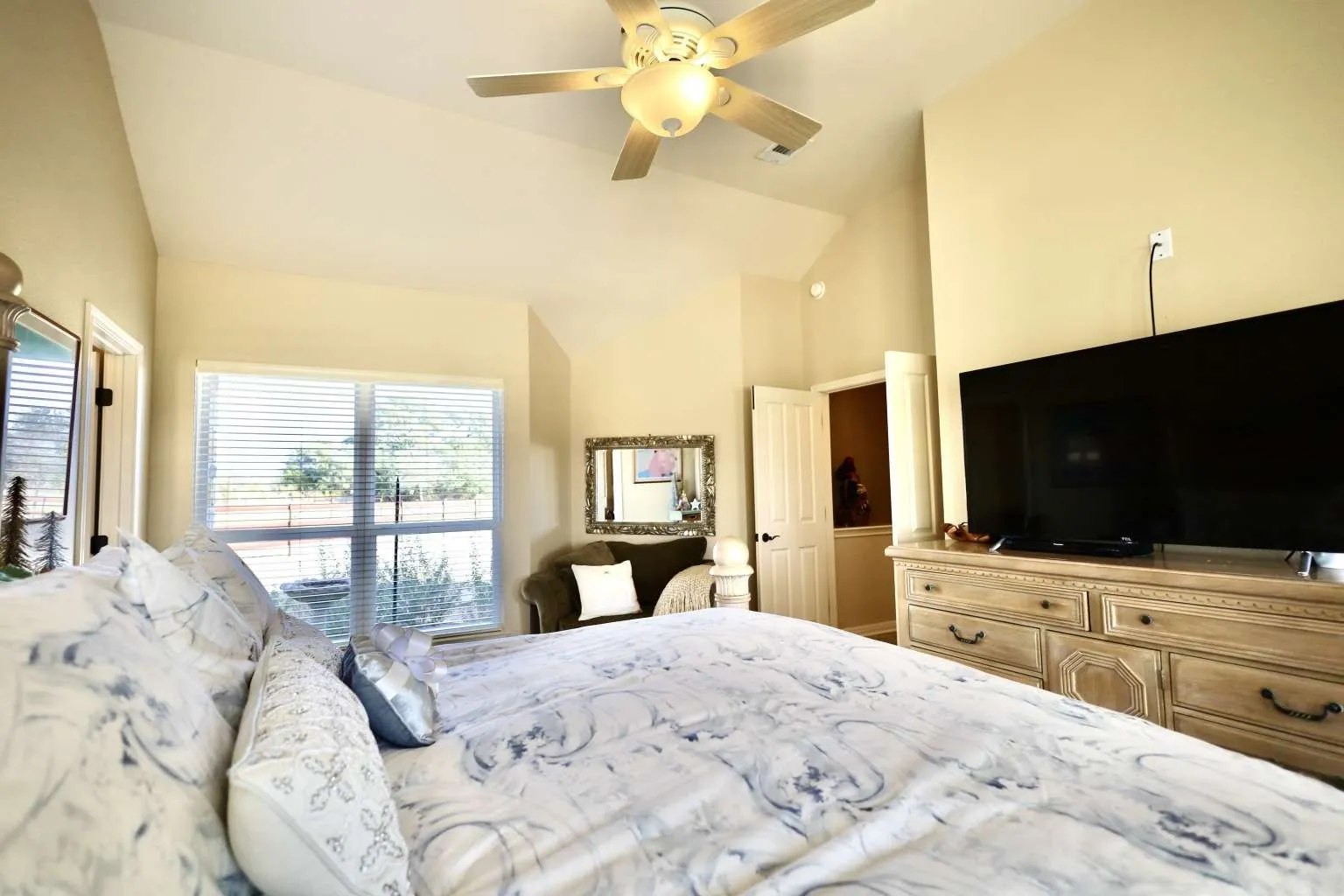 Farm For Sale in Williamson County , 1125 County Road 230, Florence, Texas 76527, 4 Bedroom, 4 Bathroom, 3 Garage spaces, 3,340 Sqft, built in 2008, mls#21271971, Real Estate Agent in Florence, Homes For Sale in Williamson county, Homes For Sale in Florence, Realtor in Florence Texas, Real Estate Brokerage Independent Realty Texas, Luminita Cordes Realtor