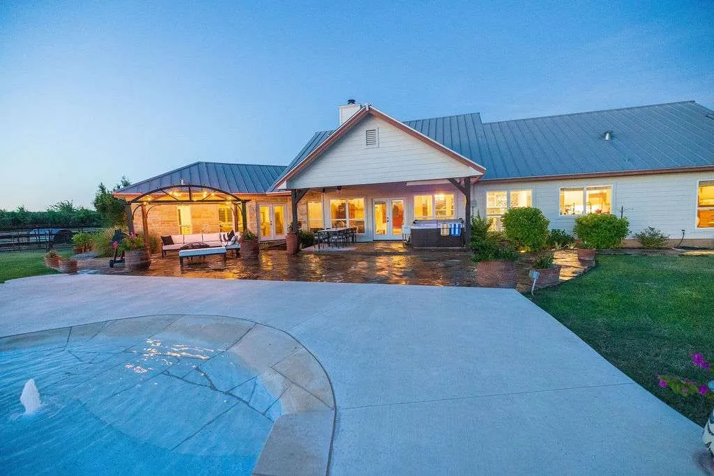 Farm For Sale in Williamson County , 1125 County Road 230, Florence, Texas 76527, 4 Bedroom, 4 Bathroom, 3 Garage spaces, 3,340 Sqft, built in 2008, mls#21271971, Real Estate Agent in Florence, Homes For Sale in Williamson county, Homes For Sale in Florence, Realtor in Florence Texas, Real Estate Brokerage Independent Realty Texas, Luminita Cordes Realtor