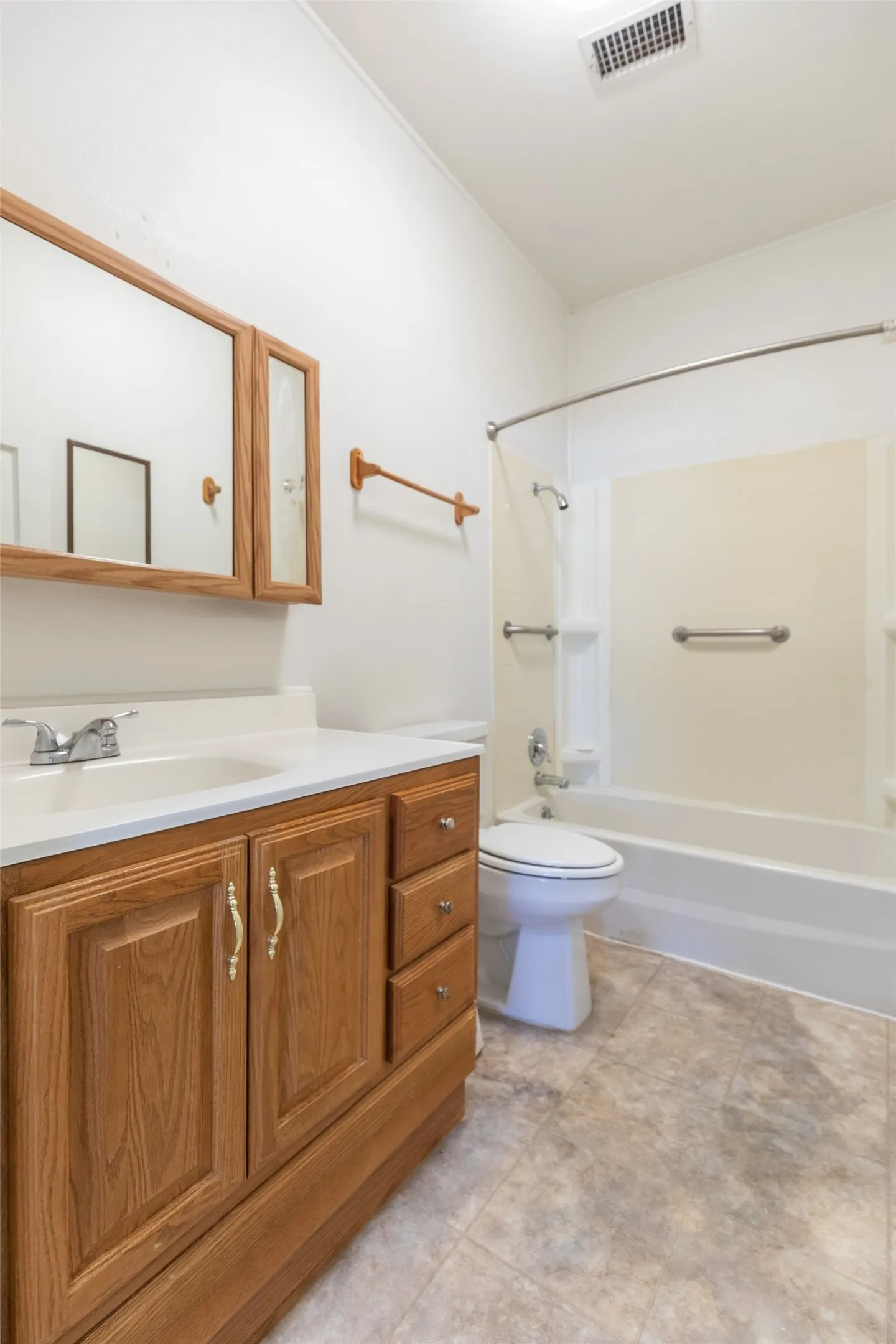Single Family Residence For Sale in Callahan County , 12085 County Road 250, Clyde, Texas 79510, 3 Bedroom, 3 Bathroom, Garage spaces, 3,020 Sqft, built in 2006, mls#21271011, Real Estate Agent in Clyde, Homes For Sale in Callahan county, Homes For Sale in Clyde, Realtor in Clyde Texas, Real Estate Brokerage Independent Realty Texas, Luminita Cordes Realtor