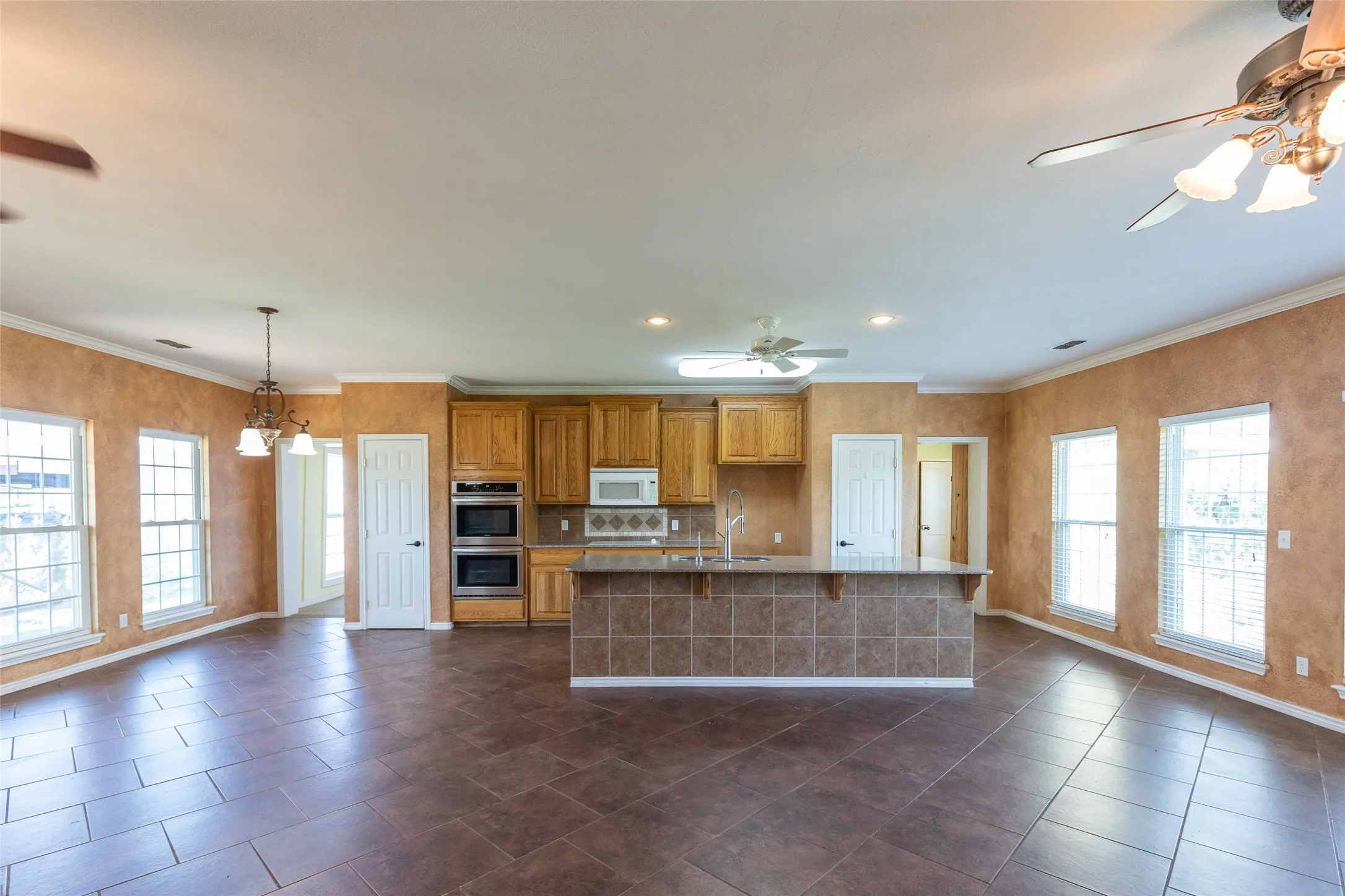 Single Family Residence For Sale in Callahan County , 12085 County Road 250, Clyde, Texas 79510, 3 Bedroom, 3 Bathroom, Garage spaces, 3,020 Sqft, built in 2006, mls#21271011, Real Estate Agent in Clyde, Homes For Sale in Callahan county, Homes For Sale in Clyde, Realtor in Clyde Texas, Real Estate Brokerage Independent Realty Texas, Luminita Cordes Realtor
