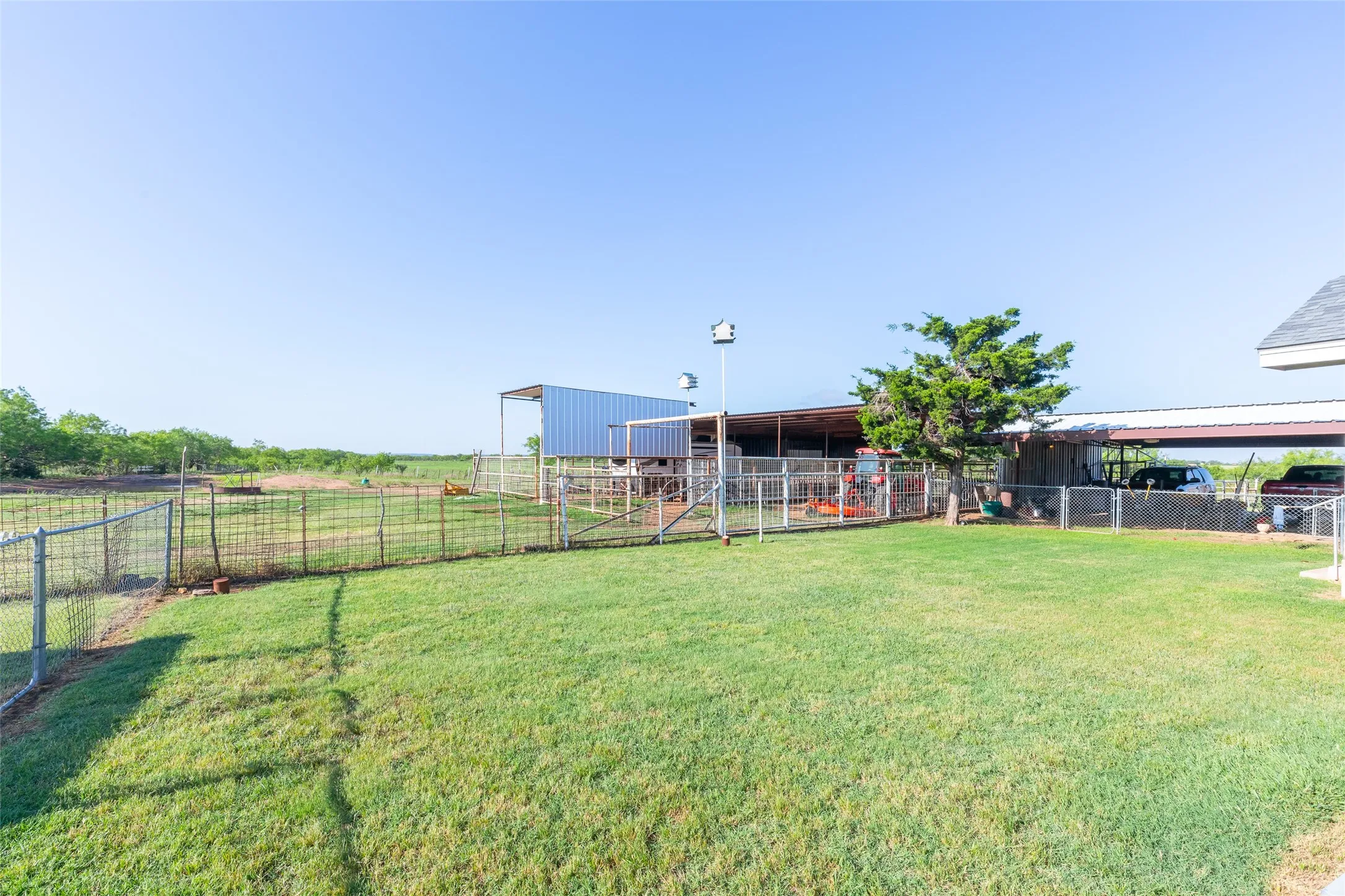 Single Family Residence For Sale in Callahan County , 12085 County Road 250, Clyde, Texas 79510, 3 Bedroom, 3 Bathroom, Garage spaces, 3,020 Sqft, built in 2006, mls#21271011, Real Estate Agent in Clyde, Homes For Sale in Callahan county, Homes For Sale in Clyde, Realtor in Clyde Texas, Real Estate Brokerage Independent Realty Texas, Luminita Cordes Realtor