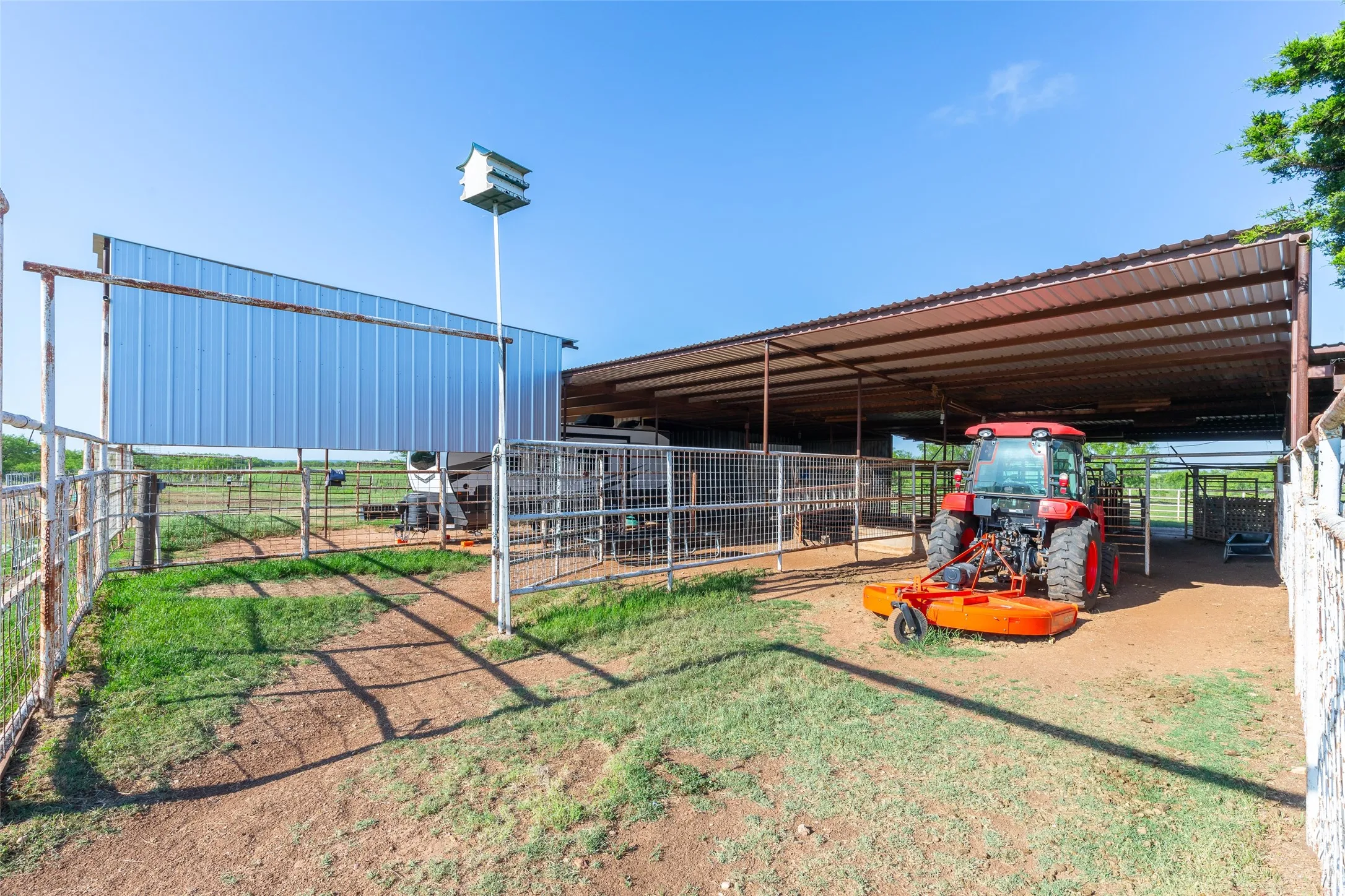Single Family Residence For Sale in Callahan County , 12085 County Road 250, Clyde, Texas 79510, 3 Bedroom, 3 Bathroom, Garage spaces, 3,020 Sqft, built in 2006, mls#21271011, Real Estate Agent in Clyde, Homes For Sale in Callahan county, Homes For Sale in Clyde, Realtor in Clyde Texas, Real Estate Brokerage Independent Realty Texas, Luminita Cordes Realtor
